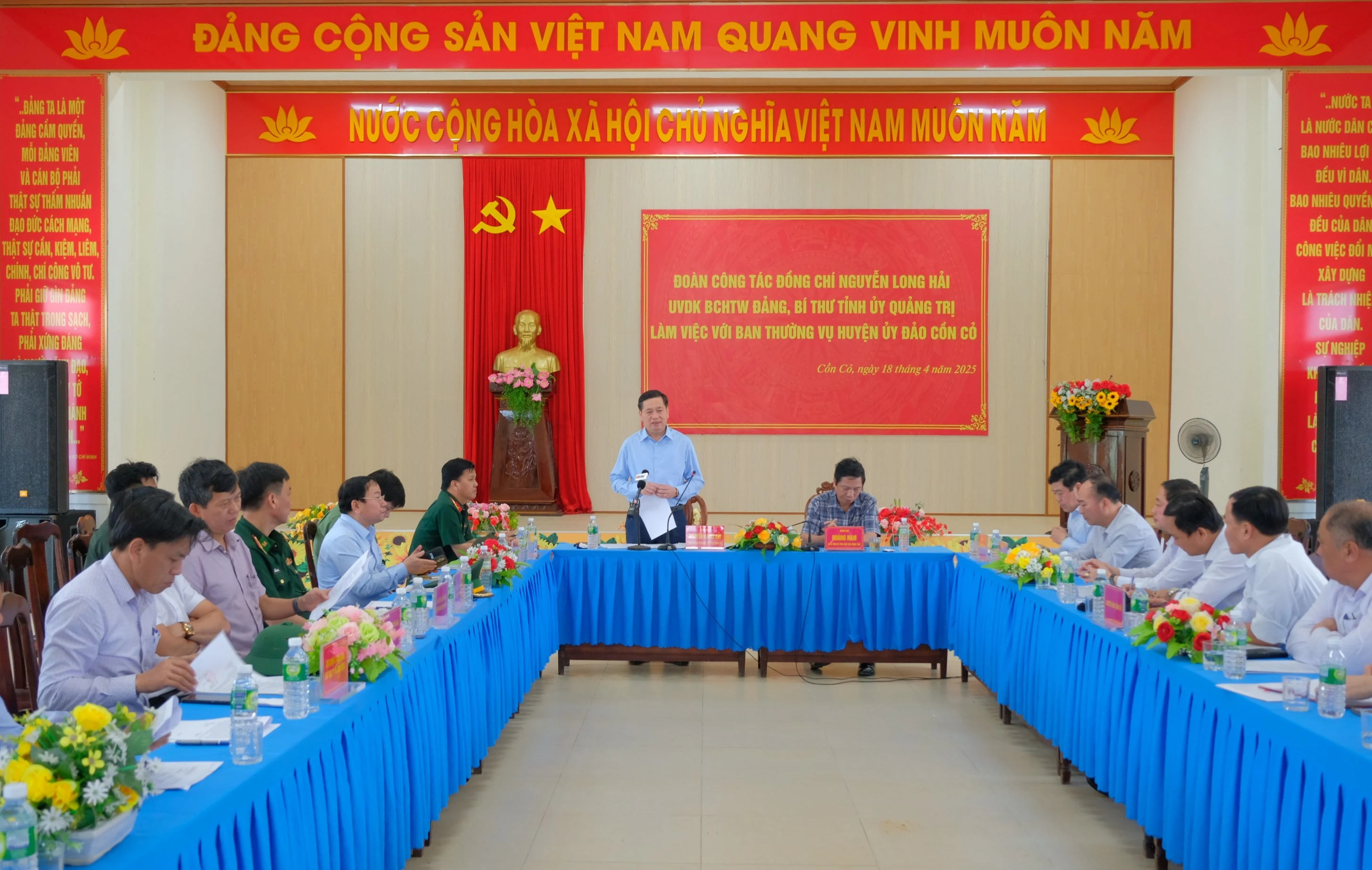 Bí thư Tỉnh ủy Nguyễn Long Hải làm việc với huyện đảo Cồn Cỏ