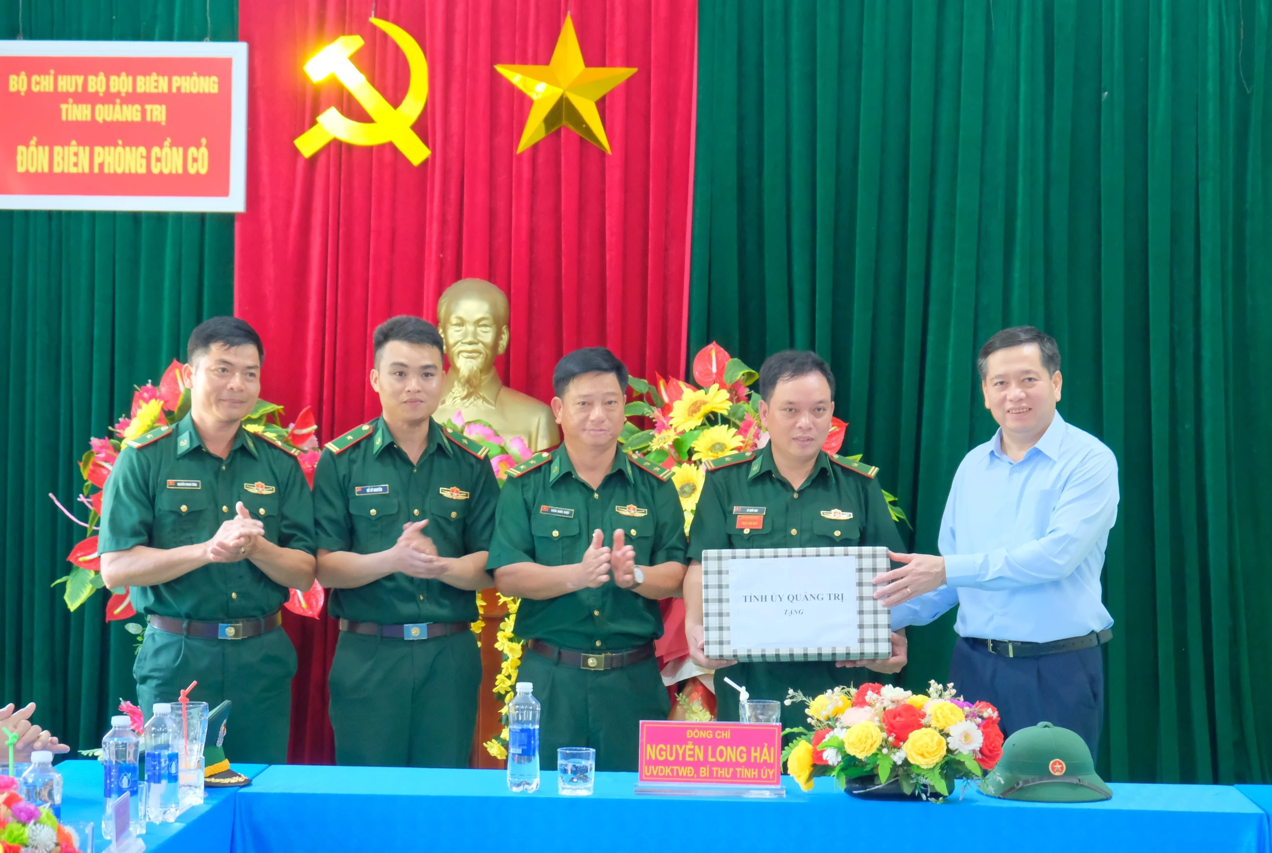 Bí thư Tỉnh ủy Nguyễn Long Hải làm việc với huyện đảo Cồn Cỏ