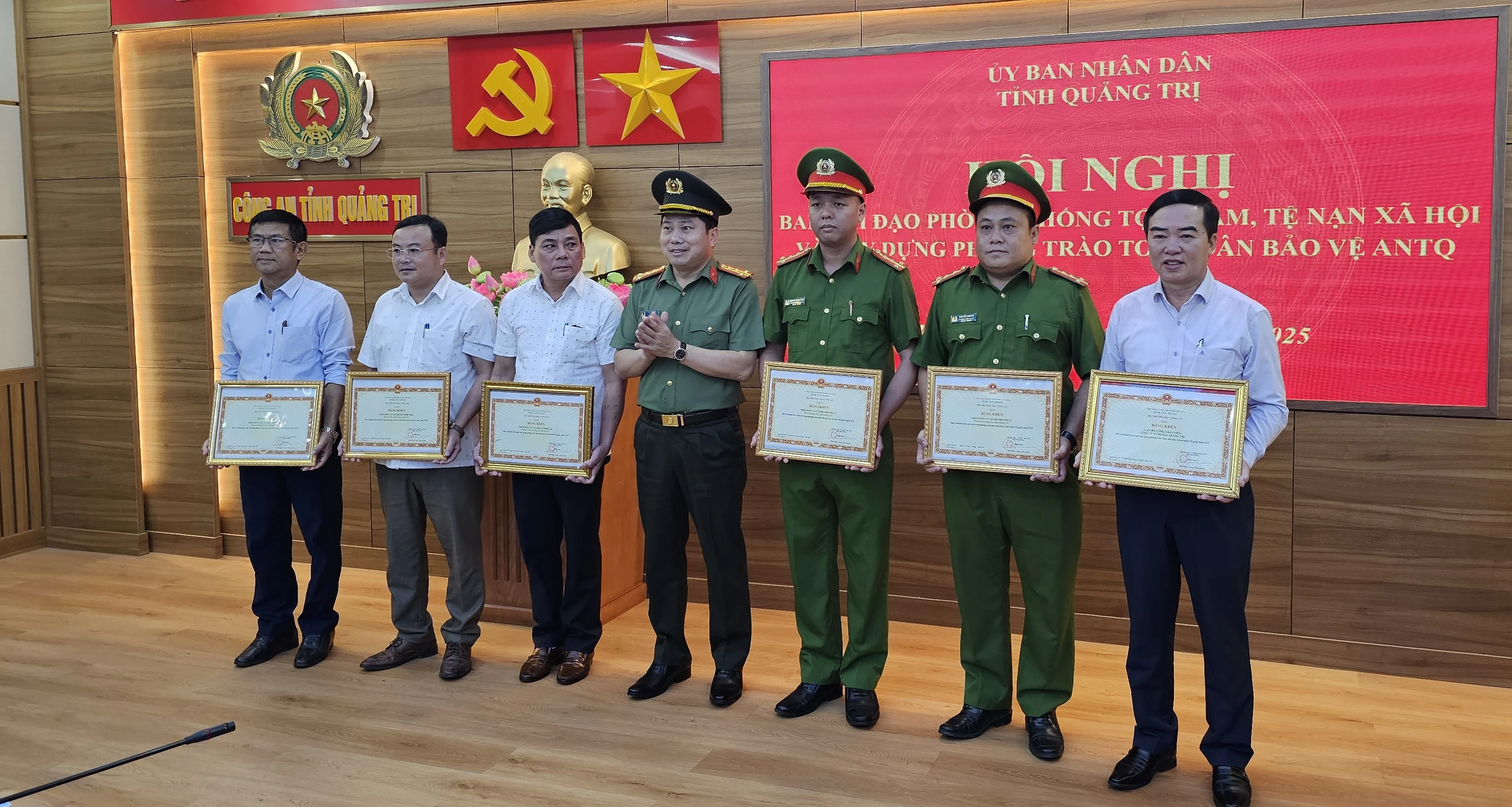 Triển khai công tác phòng chống tội phạm, tệ nạn xã hội và xây dựng phong trào Toàn dân bảo vệ an ninh Tổ quốc 