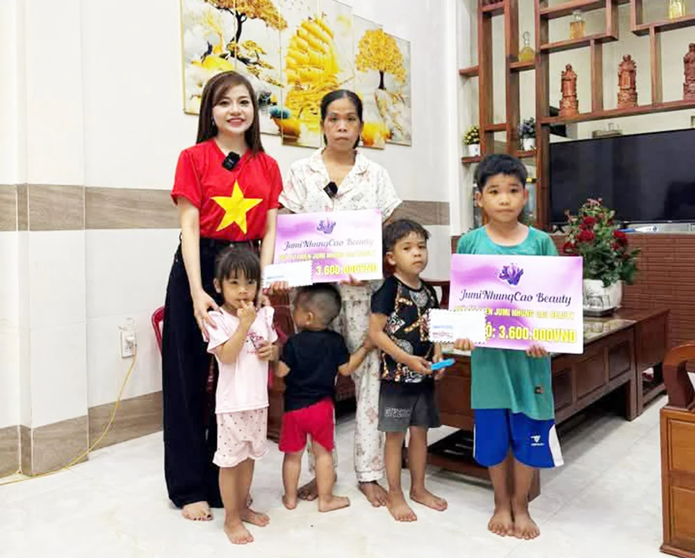 Xã họp bàn tìm cách giúp người mẹ 35 tuổi cùng 4 người con về quê sinh sống