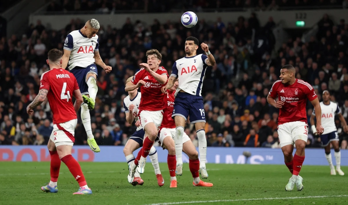 Kết quả vòng 33 Ngoại hạng Anh: Tottenham phơi áo trên sân nhà trước Nottingham
