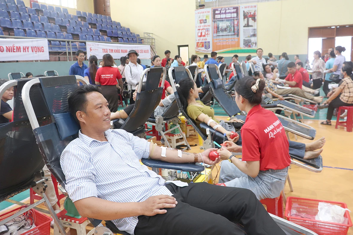 Phát triển mạnh phong trào hiến máu nhân đạo trong cán bộ, giáo viên trường học