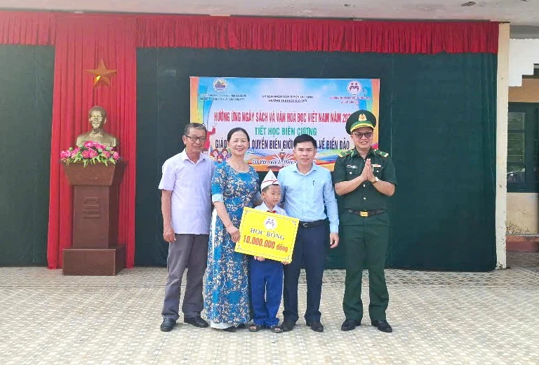 Tổ chức chương trình “Tiết học biên cương”