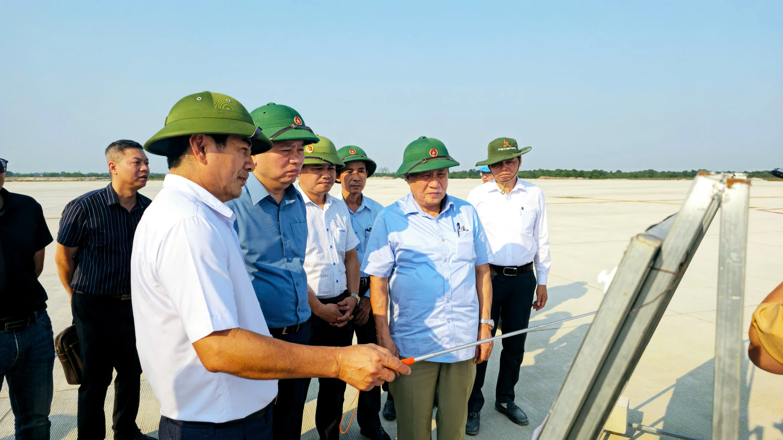 Kiểm tra tiến độ thực hiện các dự án Khu bến cảng Mỹ Thủy và Cảng hàng không Quảng Trị
