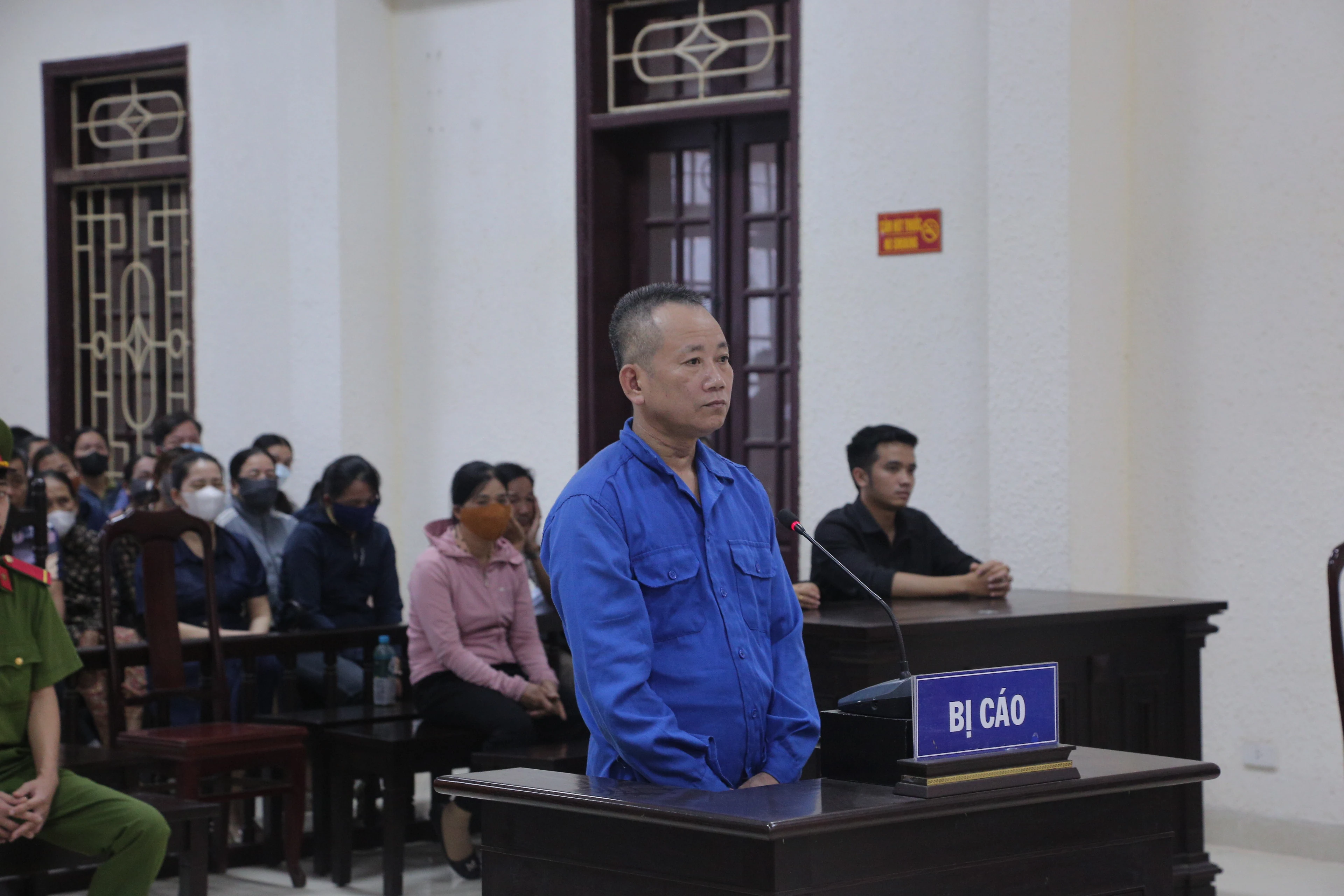 Tuyên án tử hình đối với hung thủ dùng dao giết 2 người trong quán karaoke ở Khe Sanh