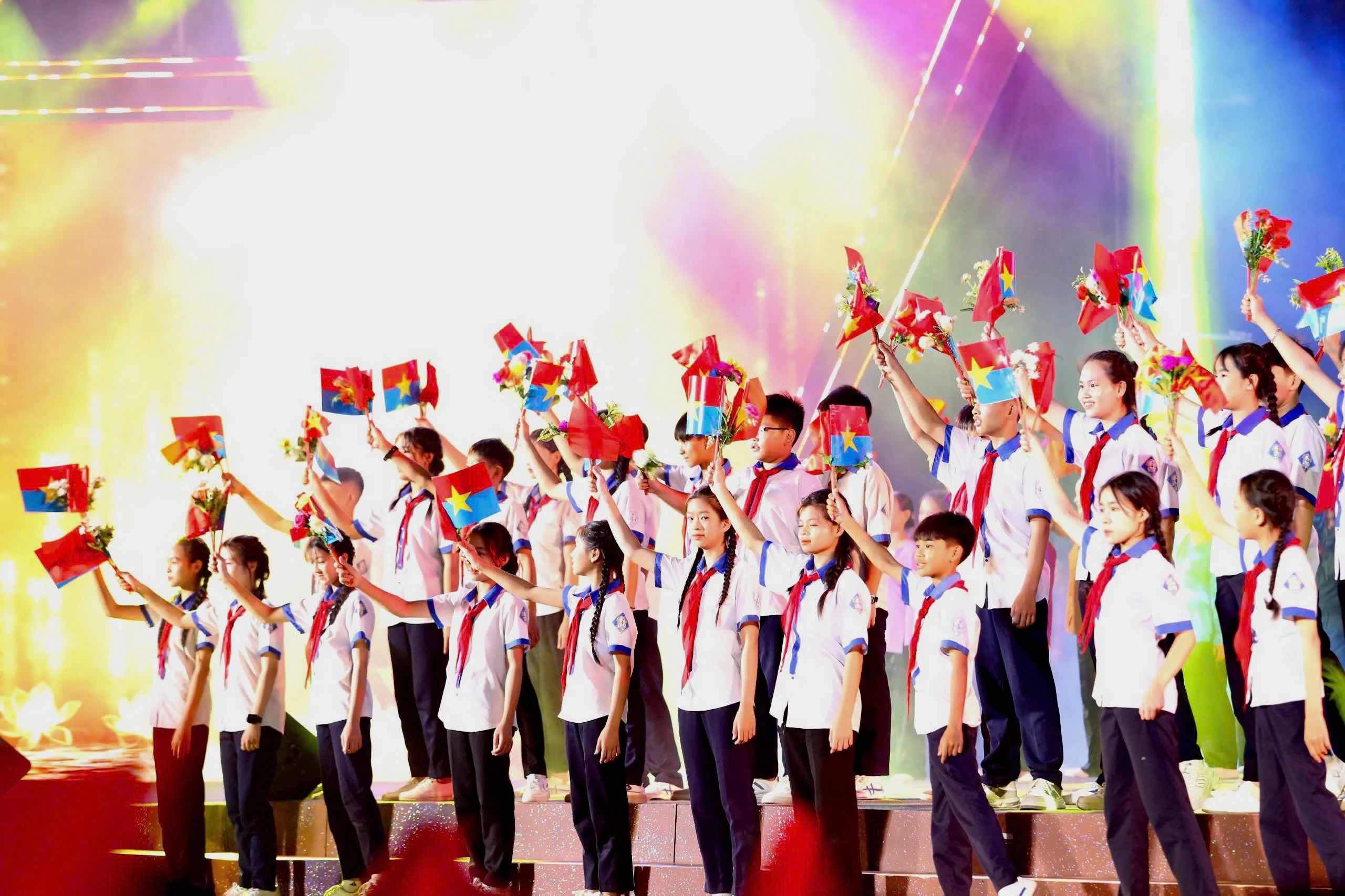 Cầu truyền hình “Vang mãi khúc khải hoàn” kỷ niệm 50 năm Ngày giải phóng miền Nam, thống nhất đất nước