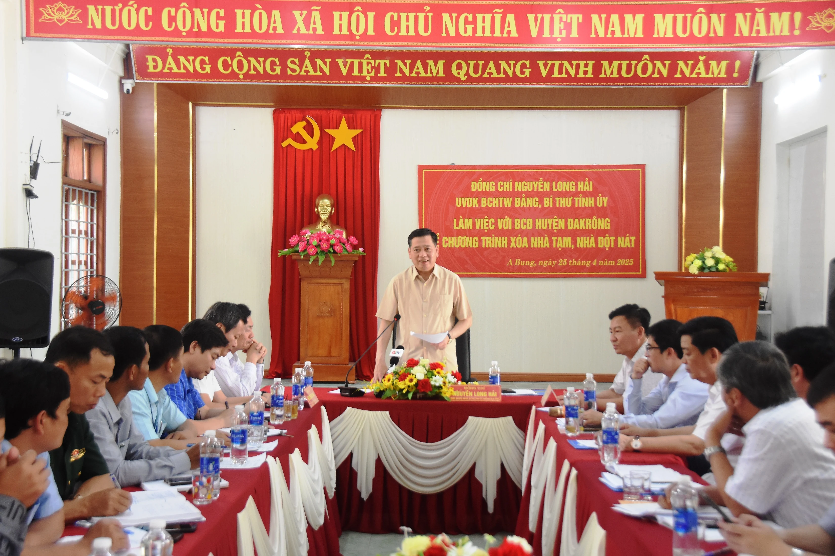 Bí thư Tỉnh ủy Nguyễn Long Hải kiểm tra tiến độ xóa nhà tạm, nhà dột nát tại Đakrông