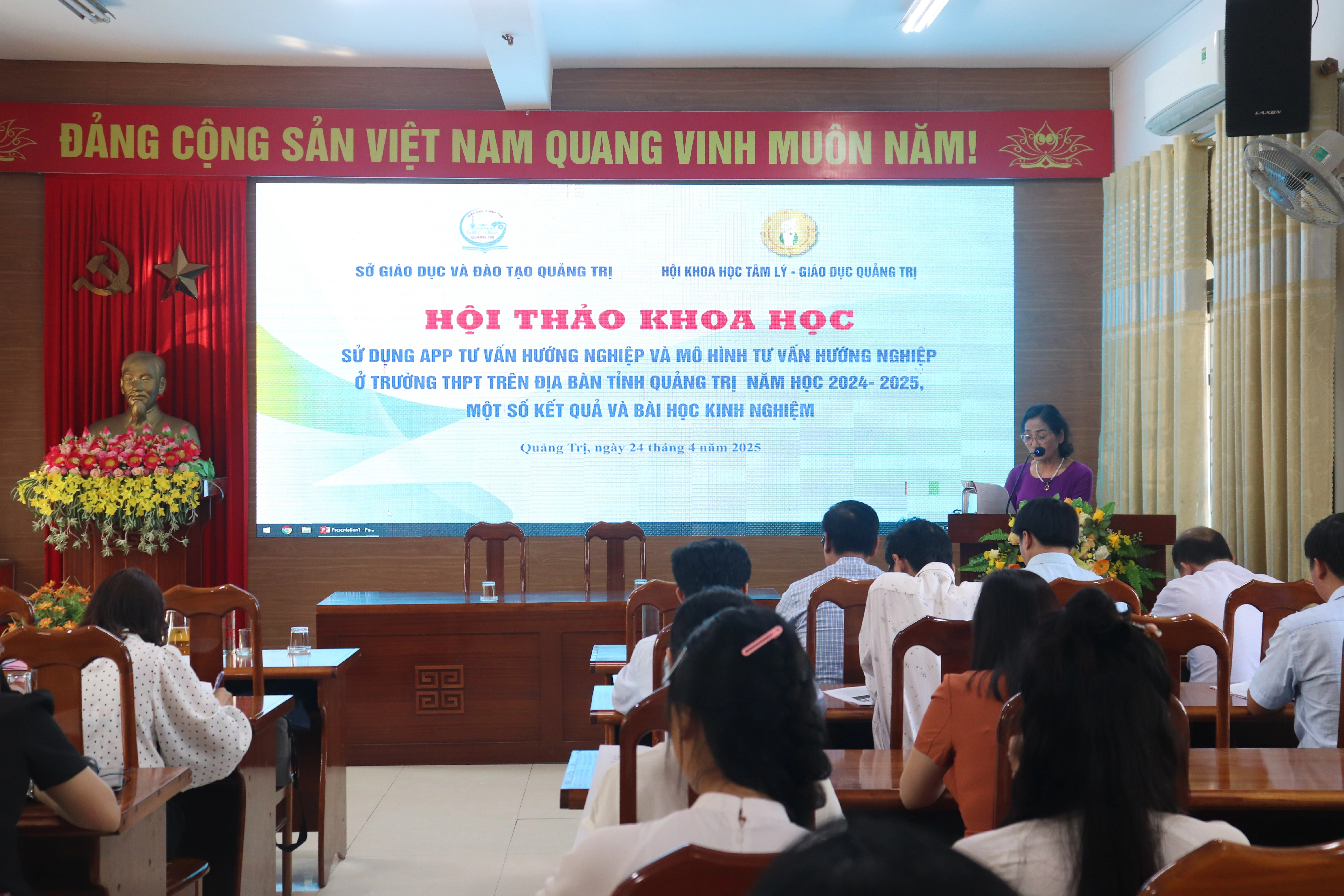 Hội thảo khoa học với chủ đề “Sử dụng app tư vấn hướng nghiệp và mô hình tư vấn hướng nghiệp ở trường THPT trên địa bàn tỉnh”