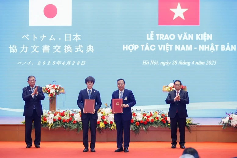 Việt Nam, Nhật Bản trao nhiều văn kiện hợp tác quan trọng