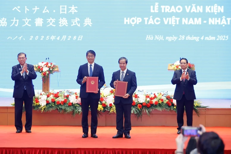 Việt Nam, Nhật Bản trao nhiều văn kiện hợp tác quan trọng