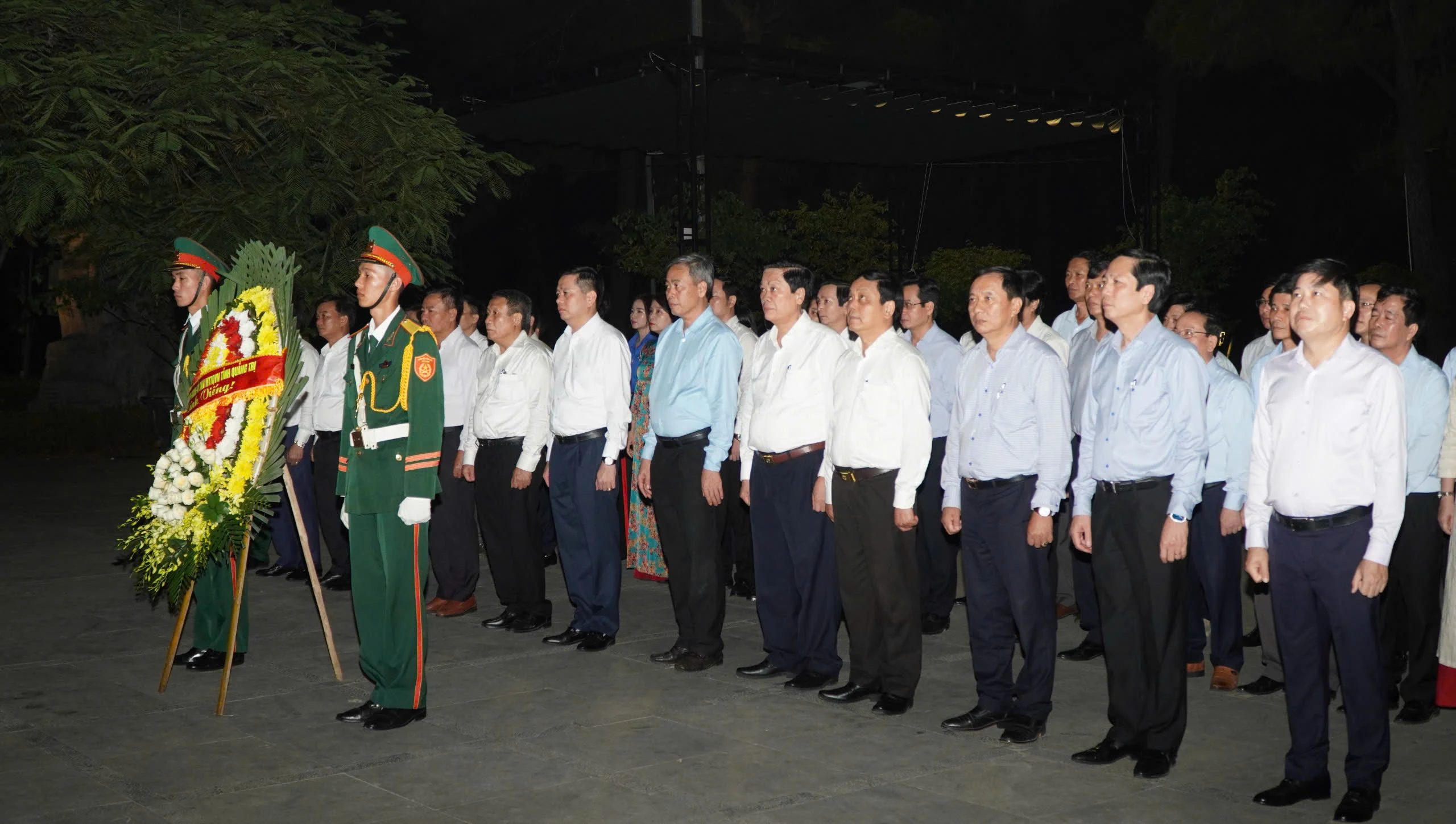 Lãnh đạo tỉnh Quảng Trị dâng hương tưởng nhớ các anh hùng liệt sĩ
