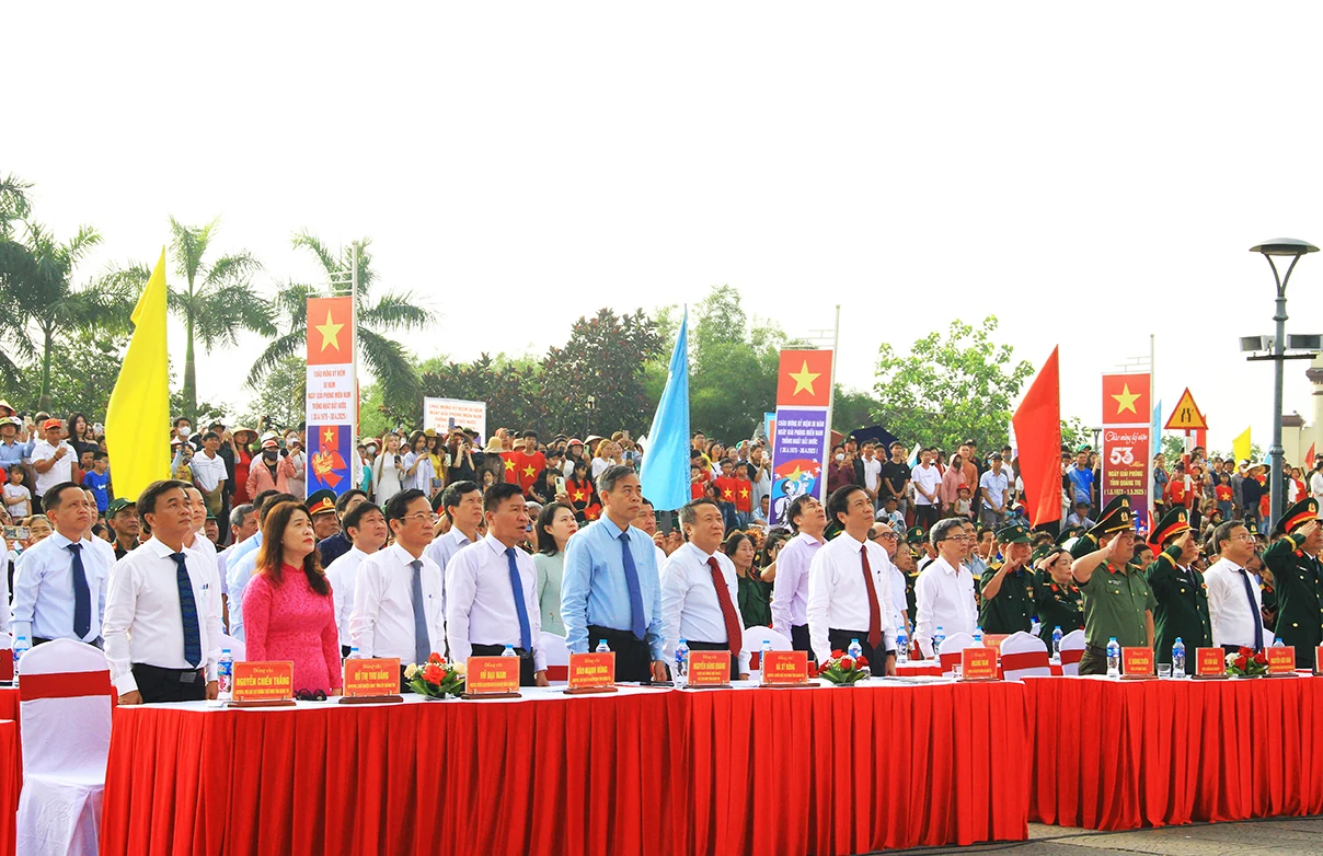 Tổ chức trang trọng Lễ Thượng cờ “Thống nhất non sông”