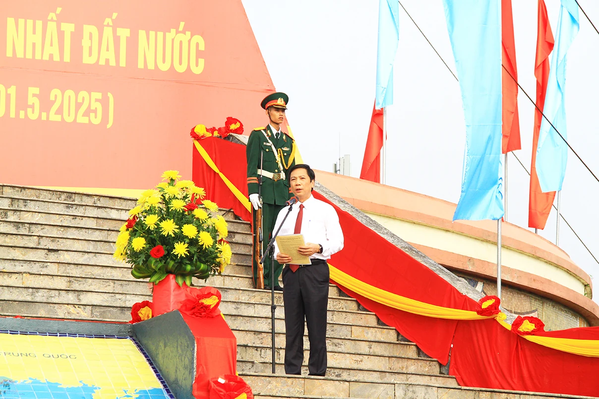 Tổ chức trang trọng Lễ Thượng cờ “Thống nhất non sông”