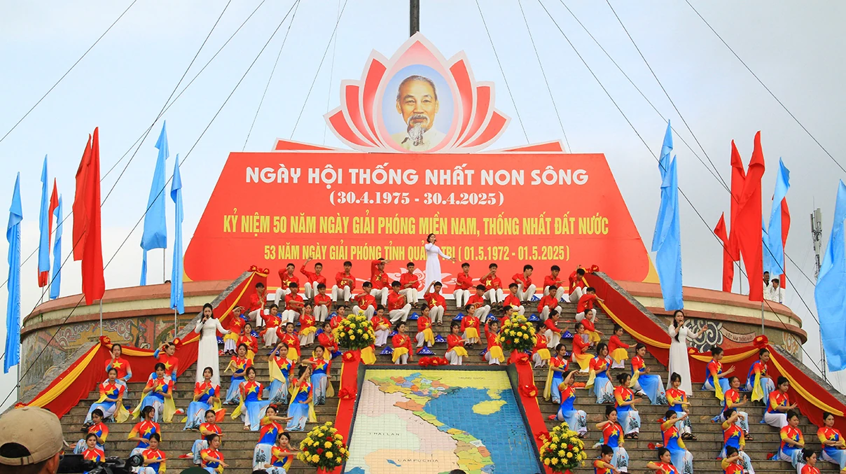 Tổ chức trang trọng Lễ Thượng cờ “Thống nhất non sông”