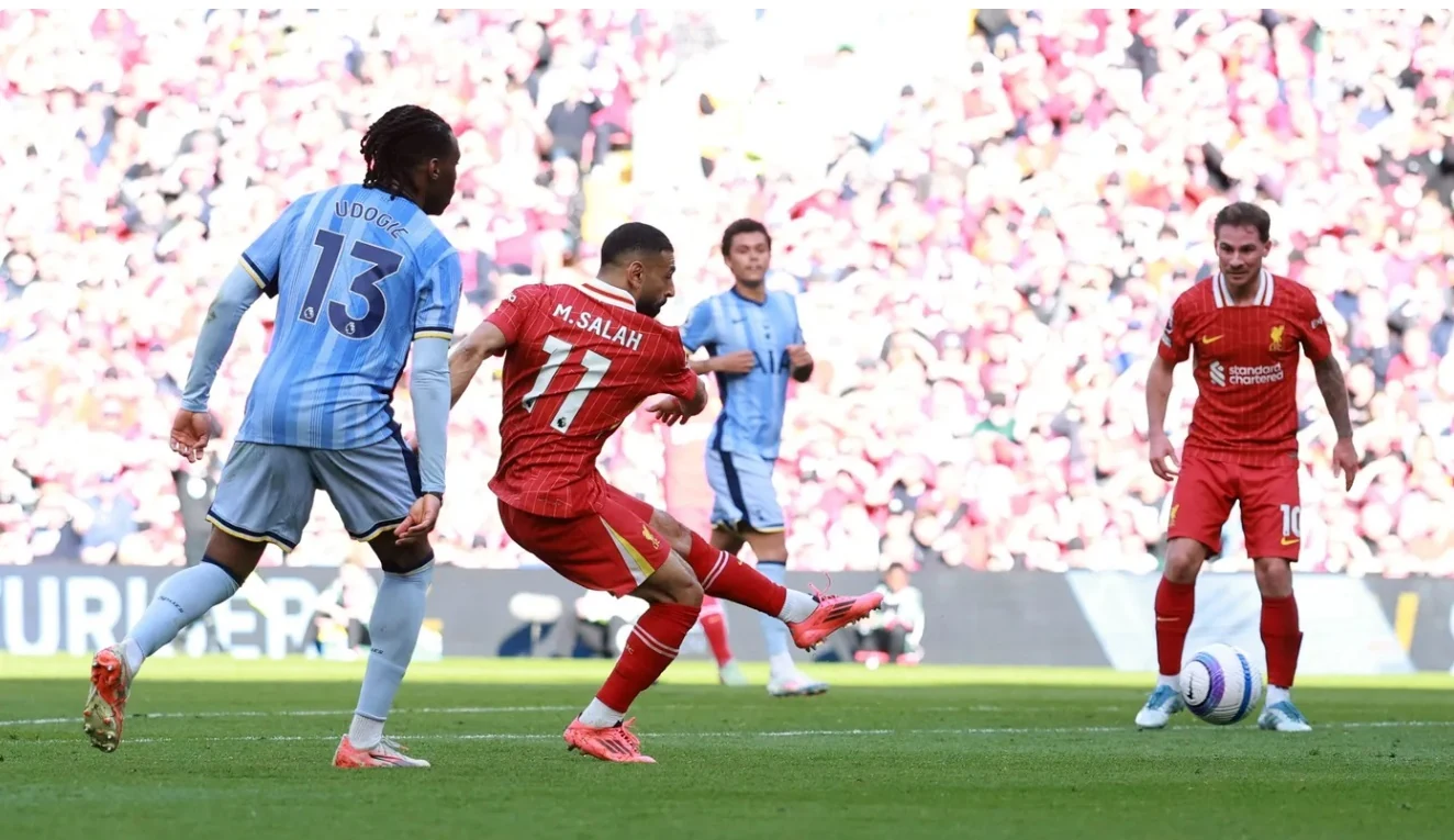 Thắng thuyết phục Tottenham, Liverpool vô địch Ngoại hạng Anh sớm bốn vòng đấu