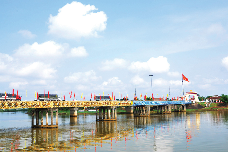 Bên ven bờ Hiền Lương...