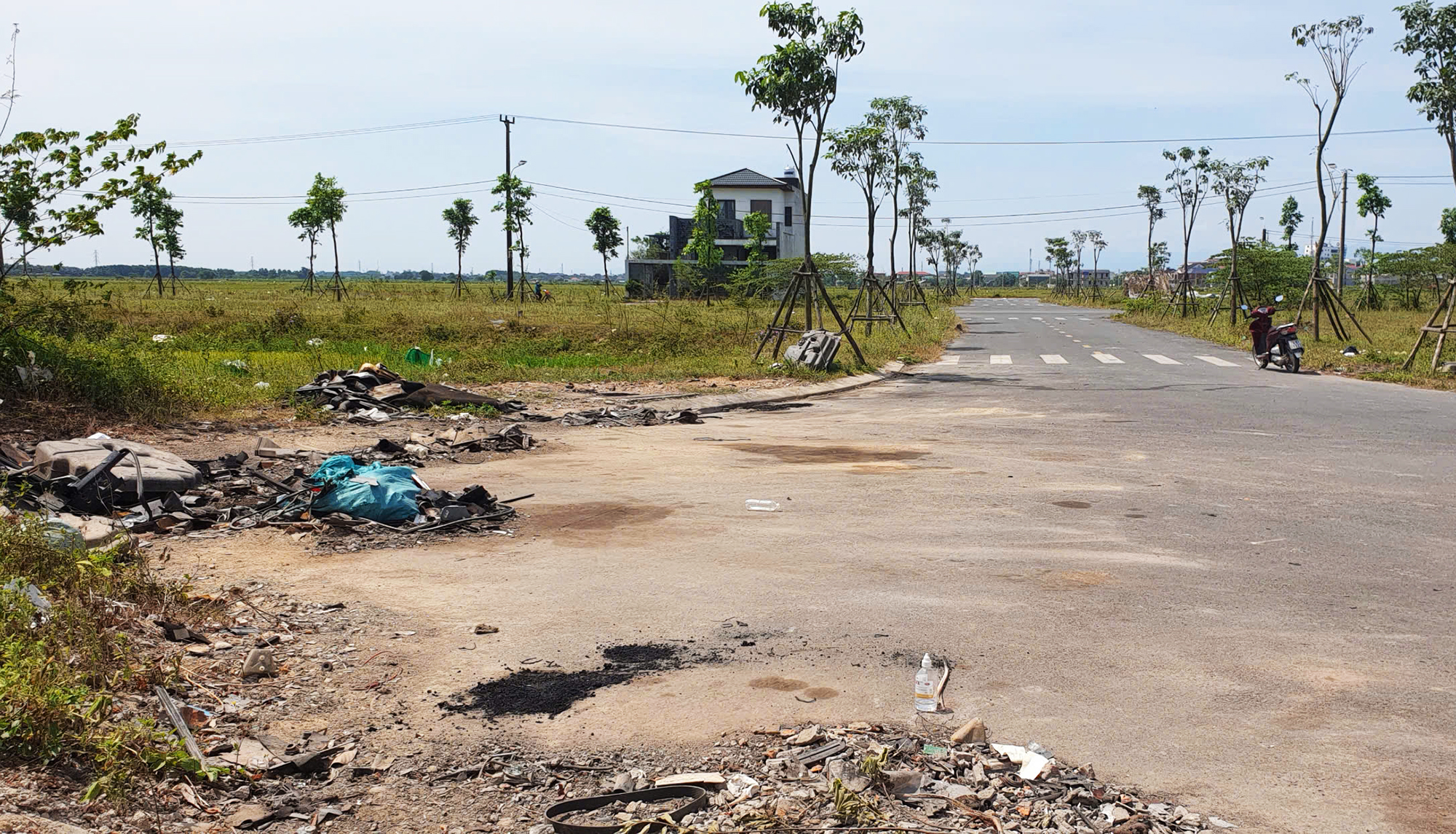 Sau phản ánh của Báo Quảng Trị, bãi tập kết ô tô phế liệu ở TP. Đông Hà đã được dọn