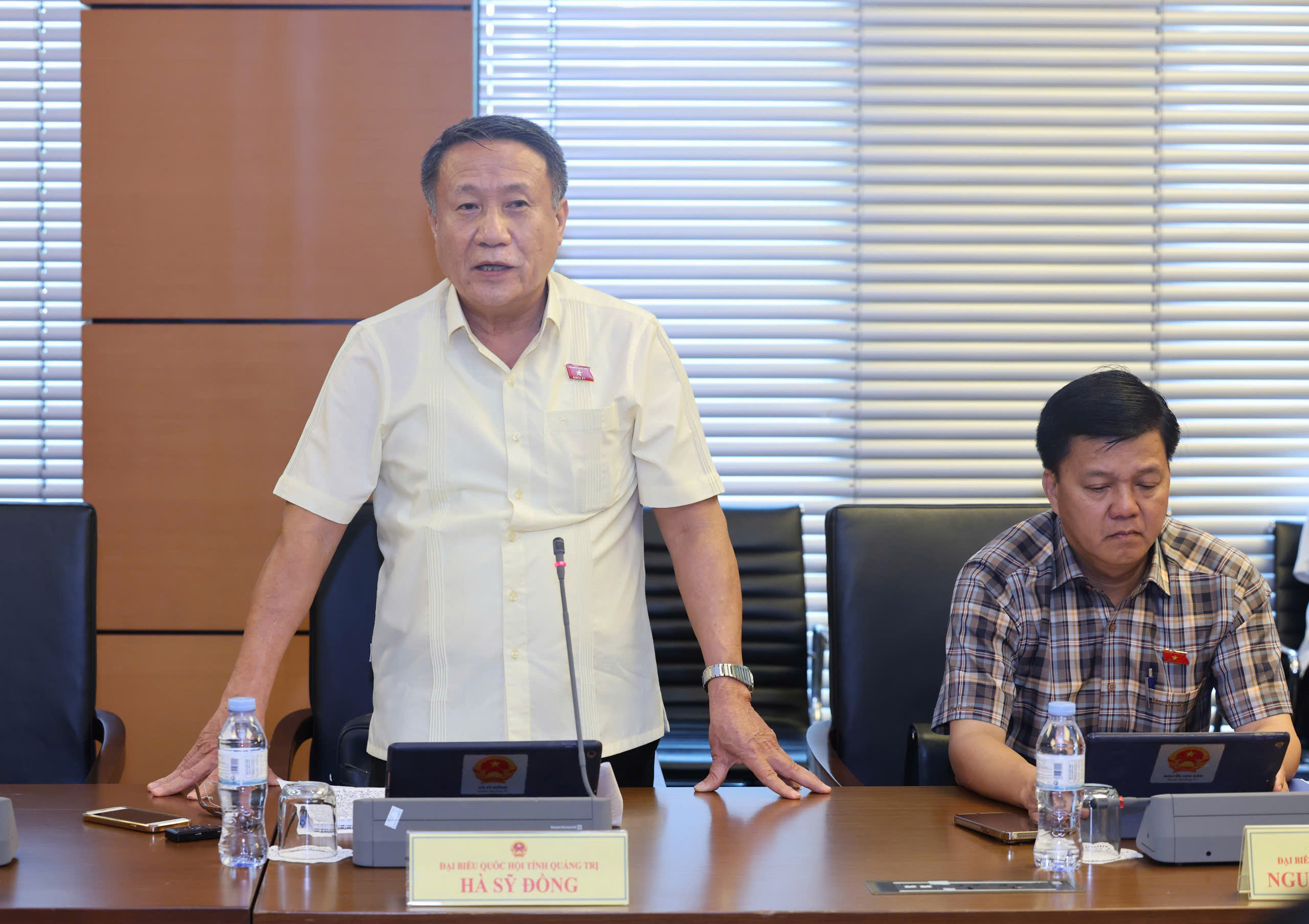 Thảo luận tại tổ về các dự án Luật