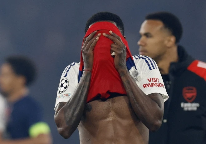 Bị loại khỏi Champions League, Arsenal có mùa giải trắng tay