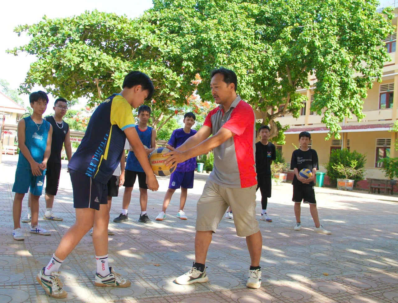 Người thầy nhiệt huyết với thể thao học đường