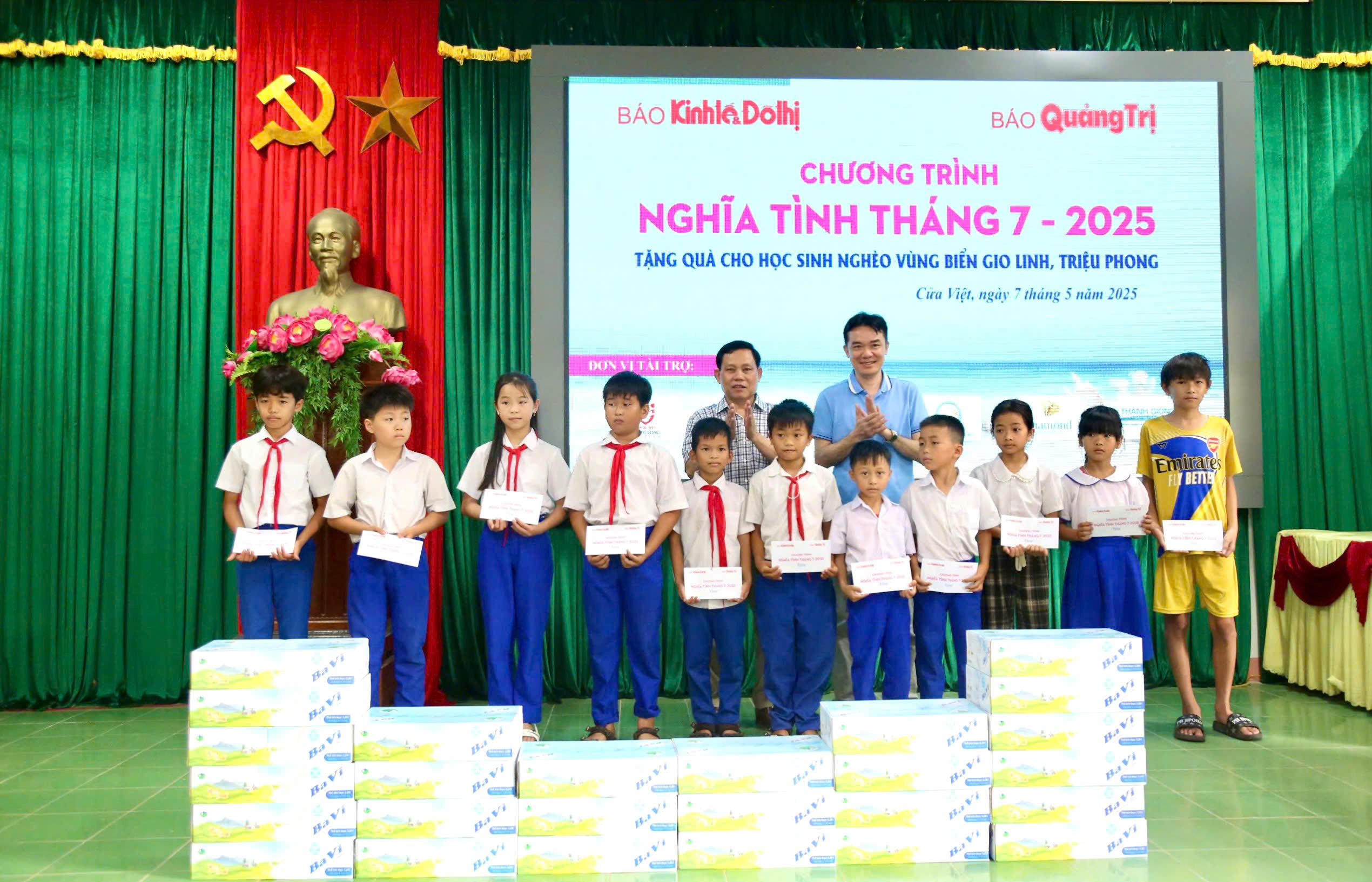 Báo Kinh tế & Đô thị - Báo Quảng Trị tổ chức chương trình “Nghĩa tình Tháng 7”