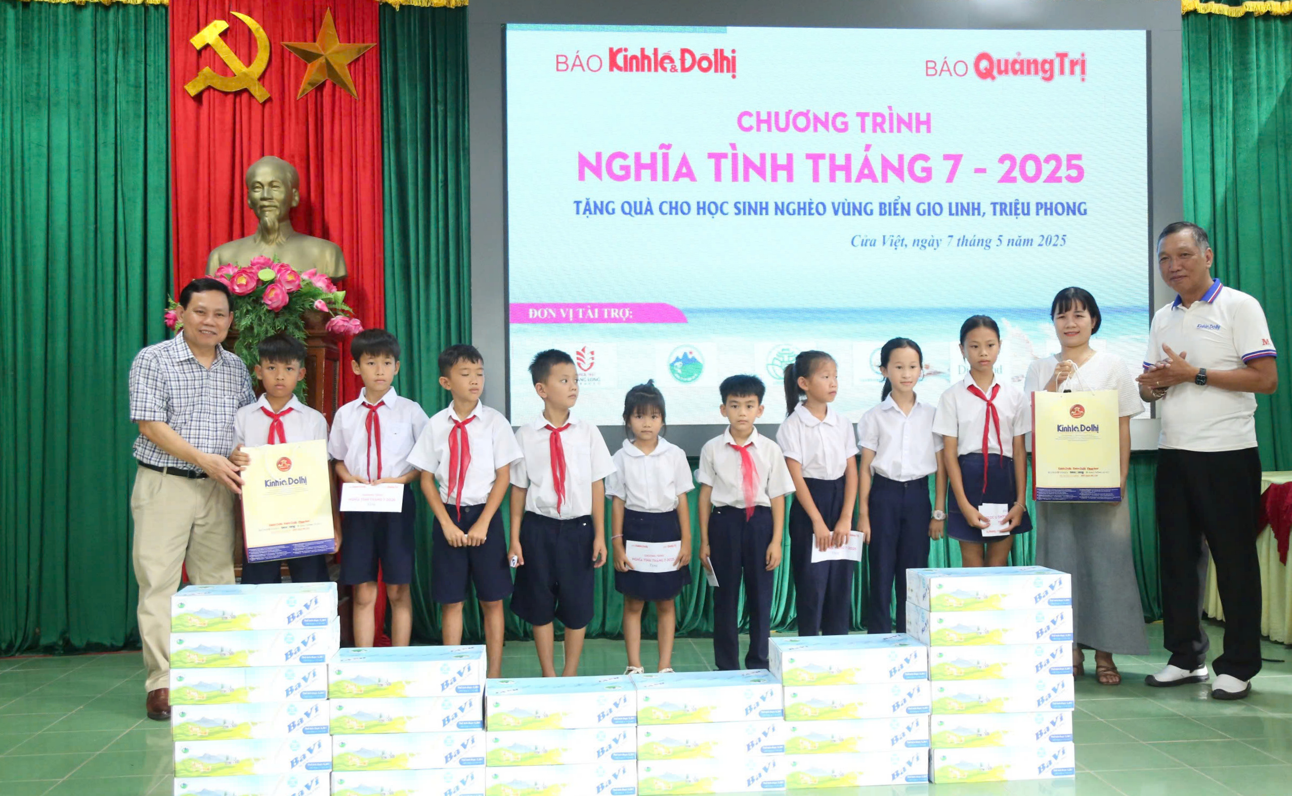 Báo Kinh tế & Đô thị - Báo Quảng Trị tổ chức chương trình “Nghĩa tình Tháng 7”