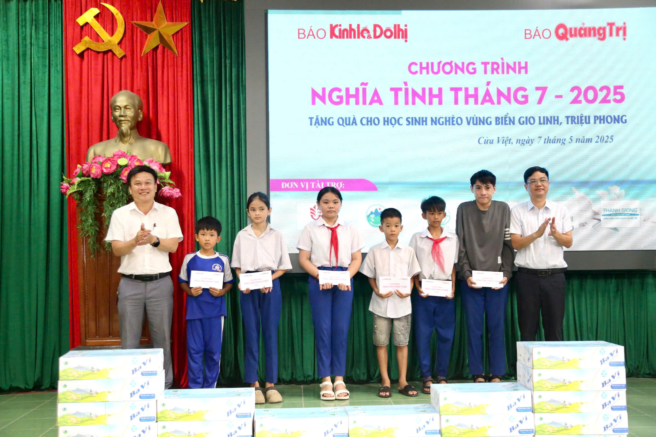 Báo Kinh tế & Đô thị - Báo Quảng Trị tổ chức chương trình “Nghĩa tình Tháng 7”