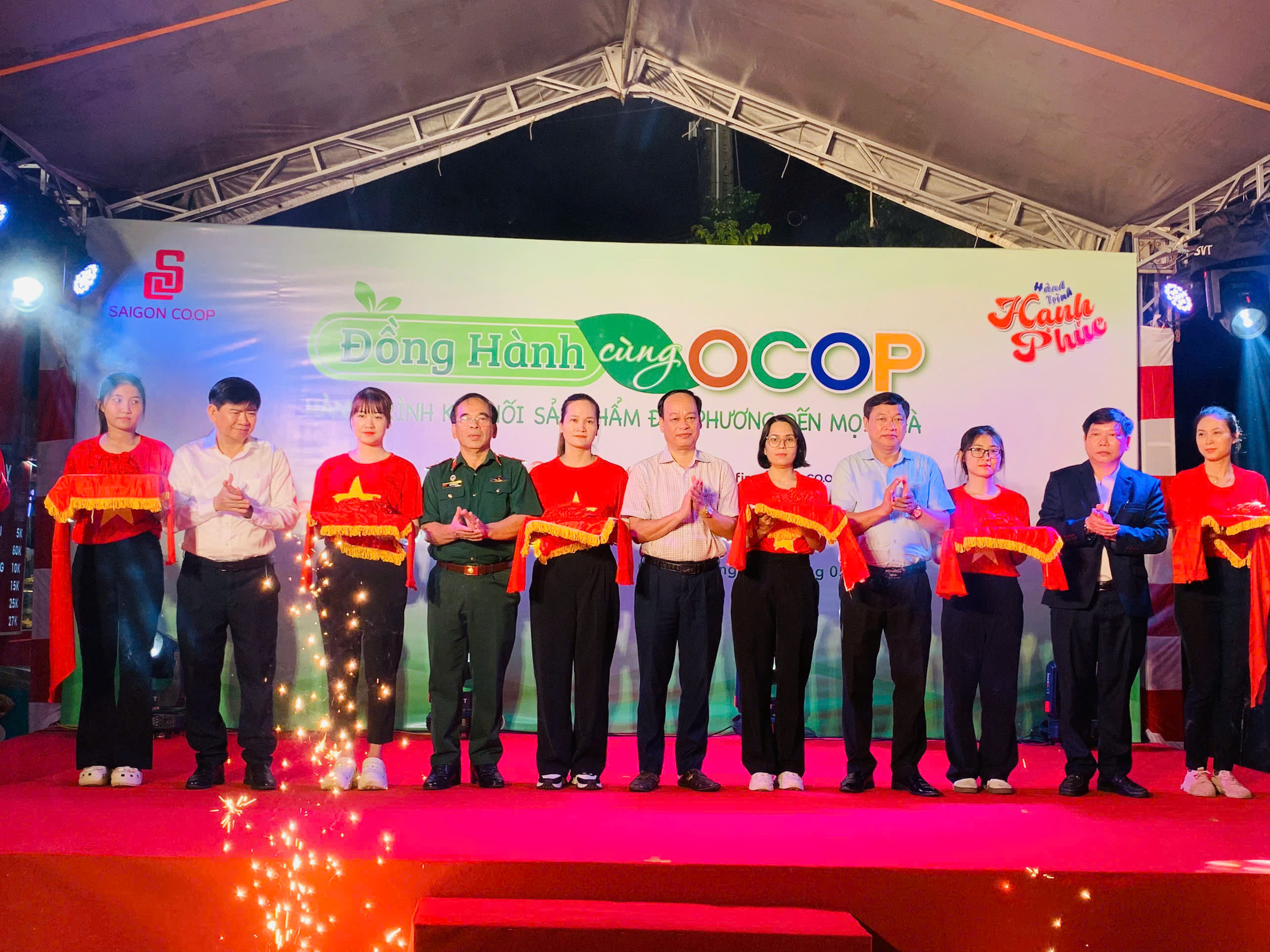 Trạm “Hành trình hạnh phúc” kết nối sản phẩm OCOP của địa phương đến với mọi nhà