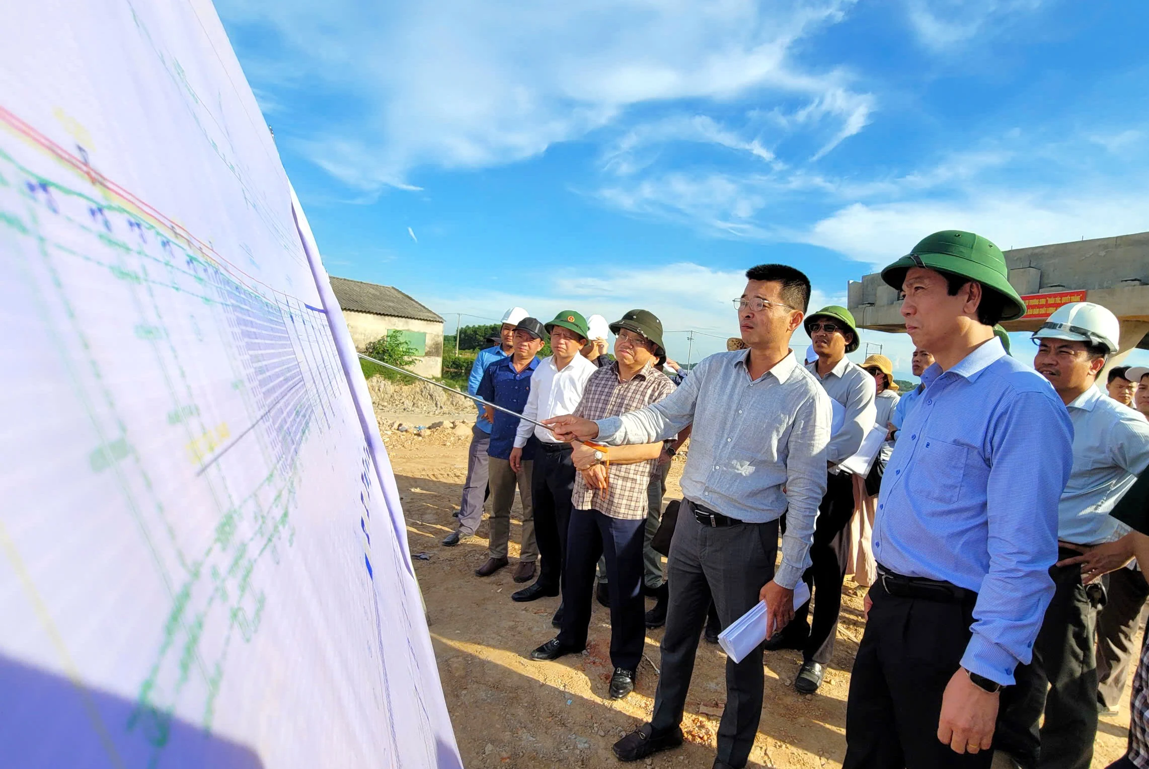 Kiểm tra thực địa hai dự án giao thông trọng điểm kết nối Hành lang kinh tế Đông - Tây