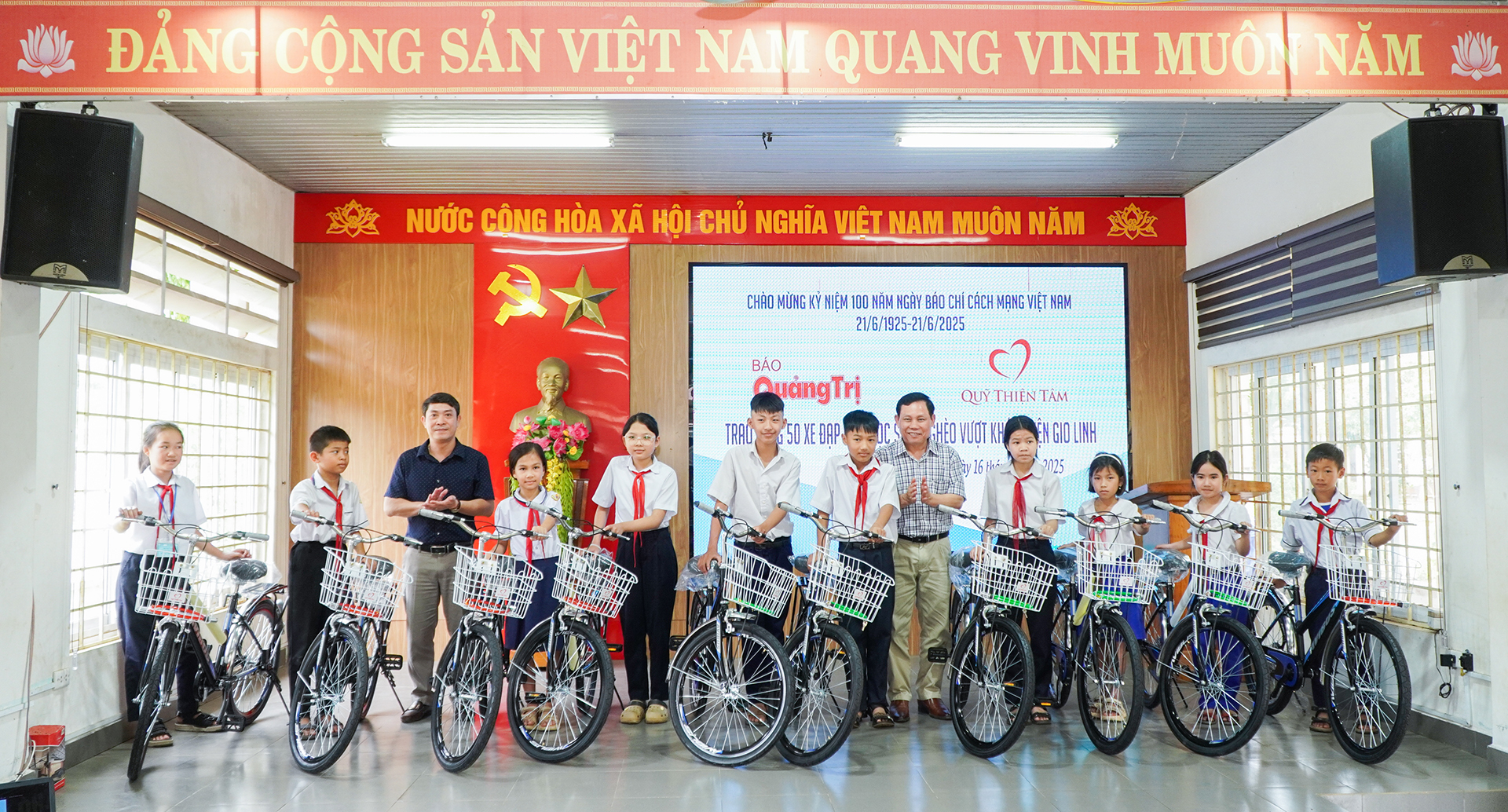 100 em học sinh nghèo vượt khó huyện Triệu Phong, Gio Linh được Báo Quảng Trị - Quỹ Thiện Tâm tặng xe đạp