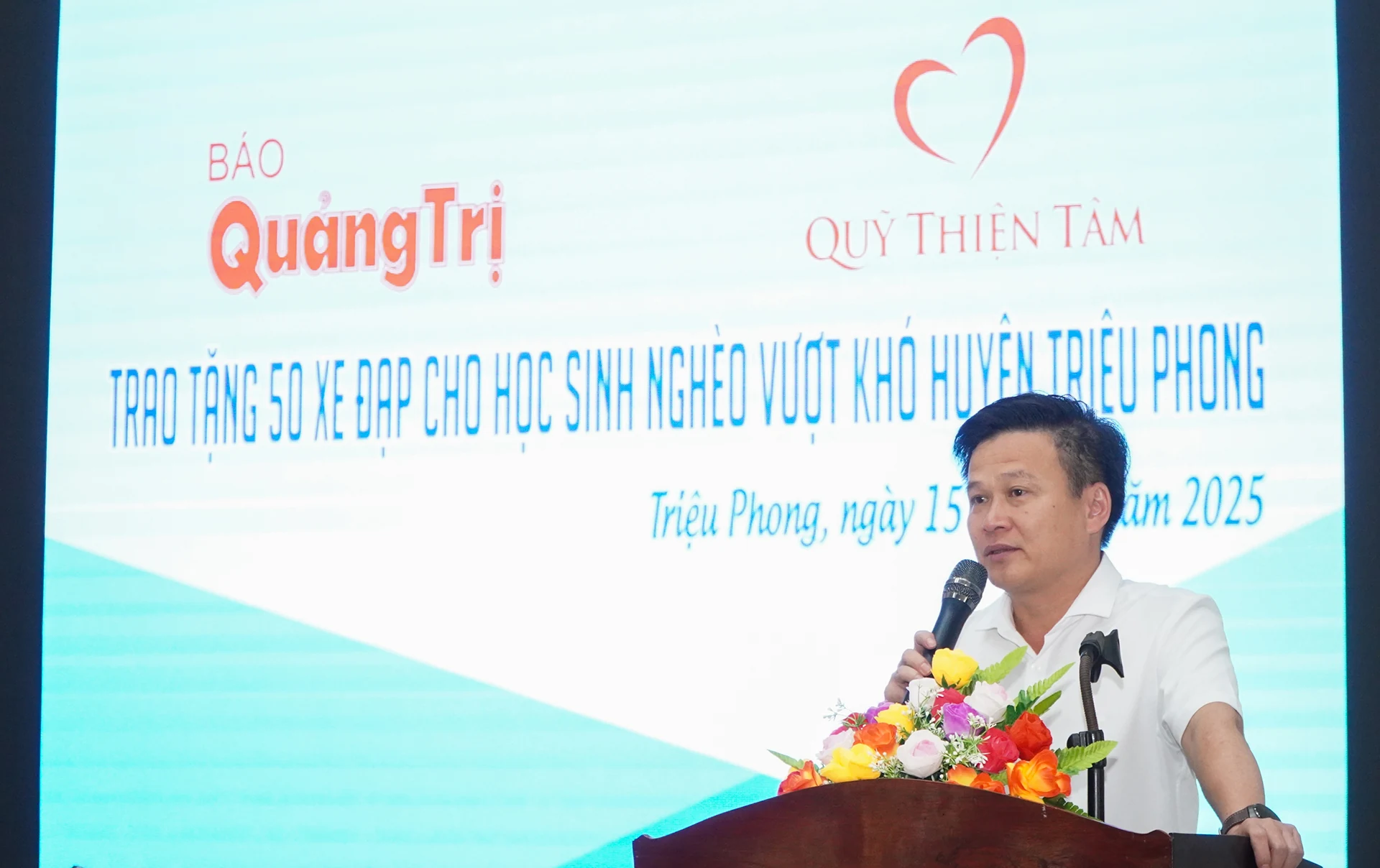 100 em học sinh nghèo vượt khó huyện Triệu Phong, Gio Linh được Báo Quảng Trị - Quỹ Thiện Tâm tặng xe đạp