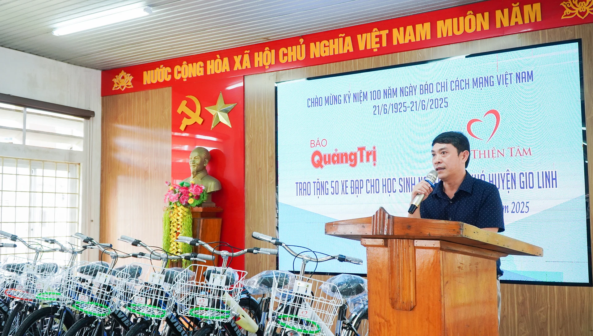100 em học sinh nghèo vượt khó huyện Triệu Phong, Gio Linh được Báo Quảng Trị - Quỹ Thiện Tâm tặng xe đạp