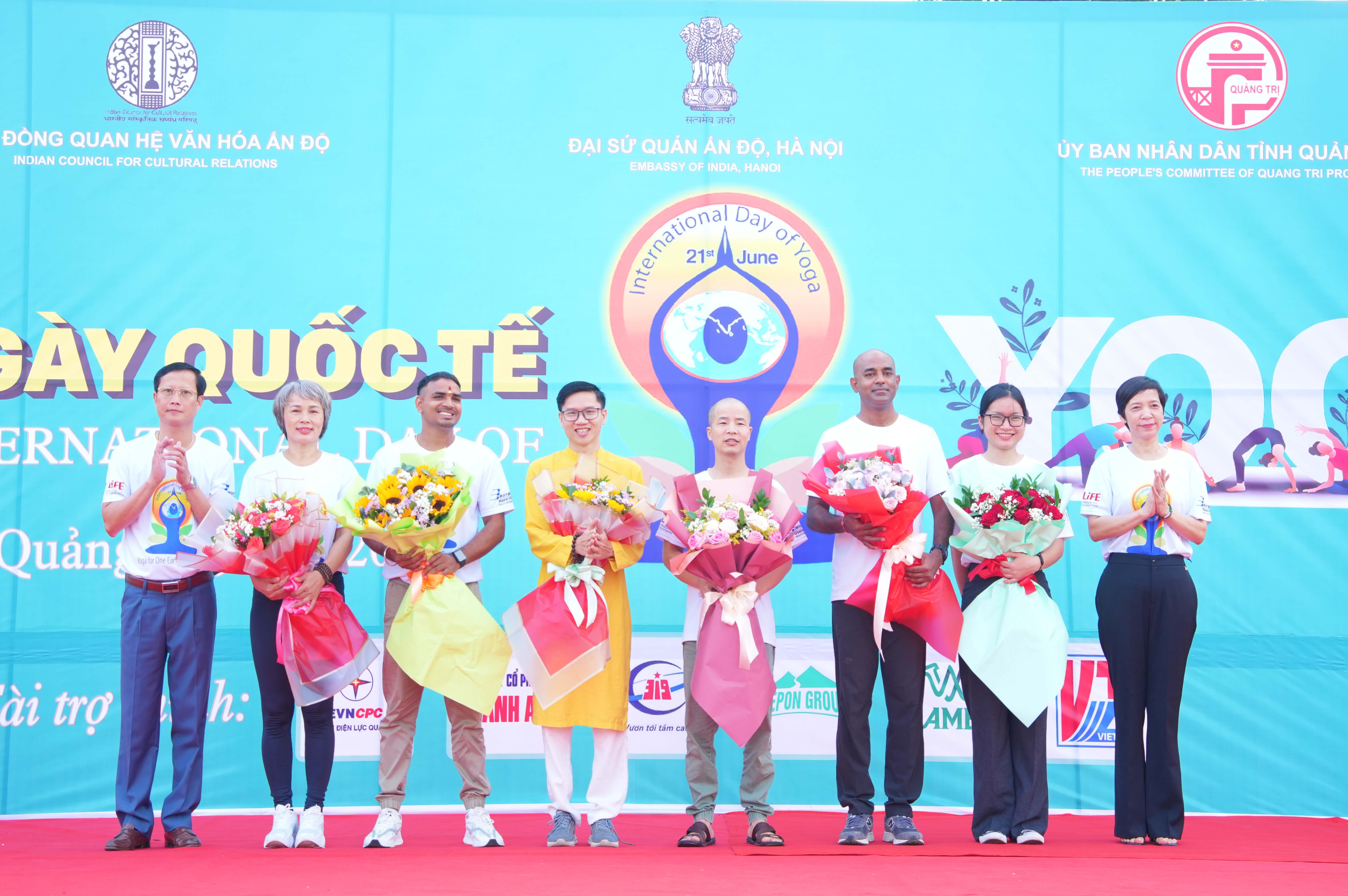 Nearly 1,000 participants celebrate International Yoga Day 2025 in Quang Tri.