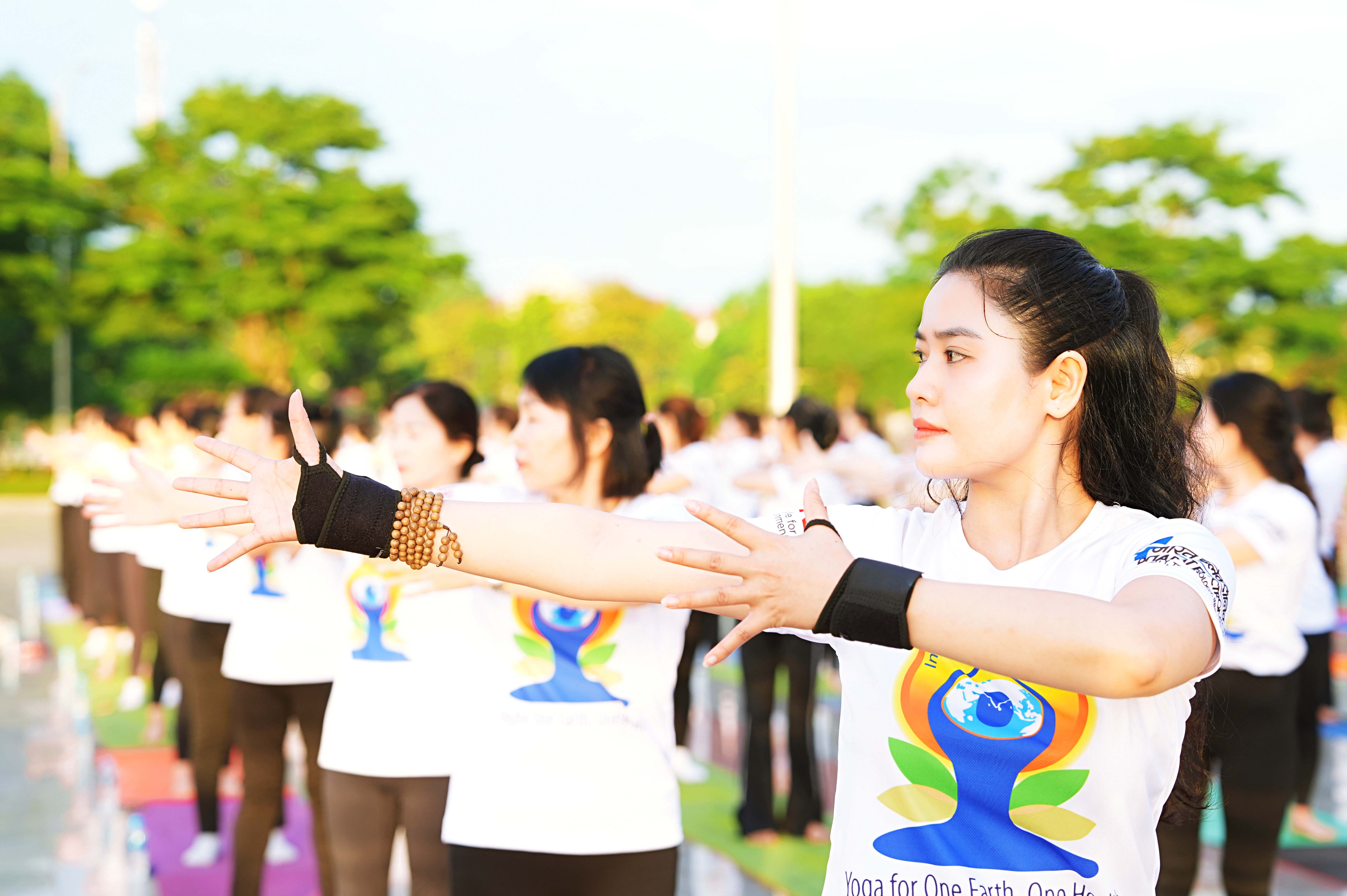 Nearly 1,000 participants celebrate International Yoga Day 2025 in Quang Tri.