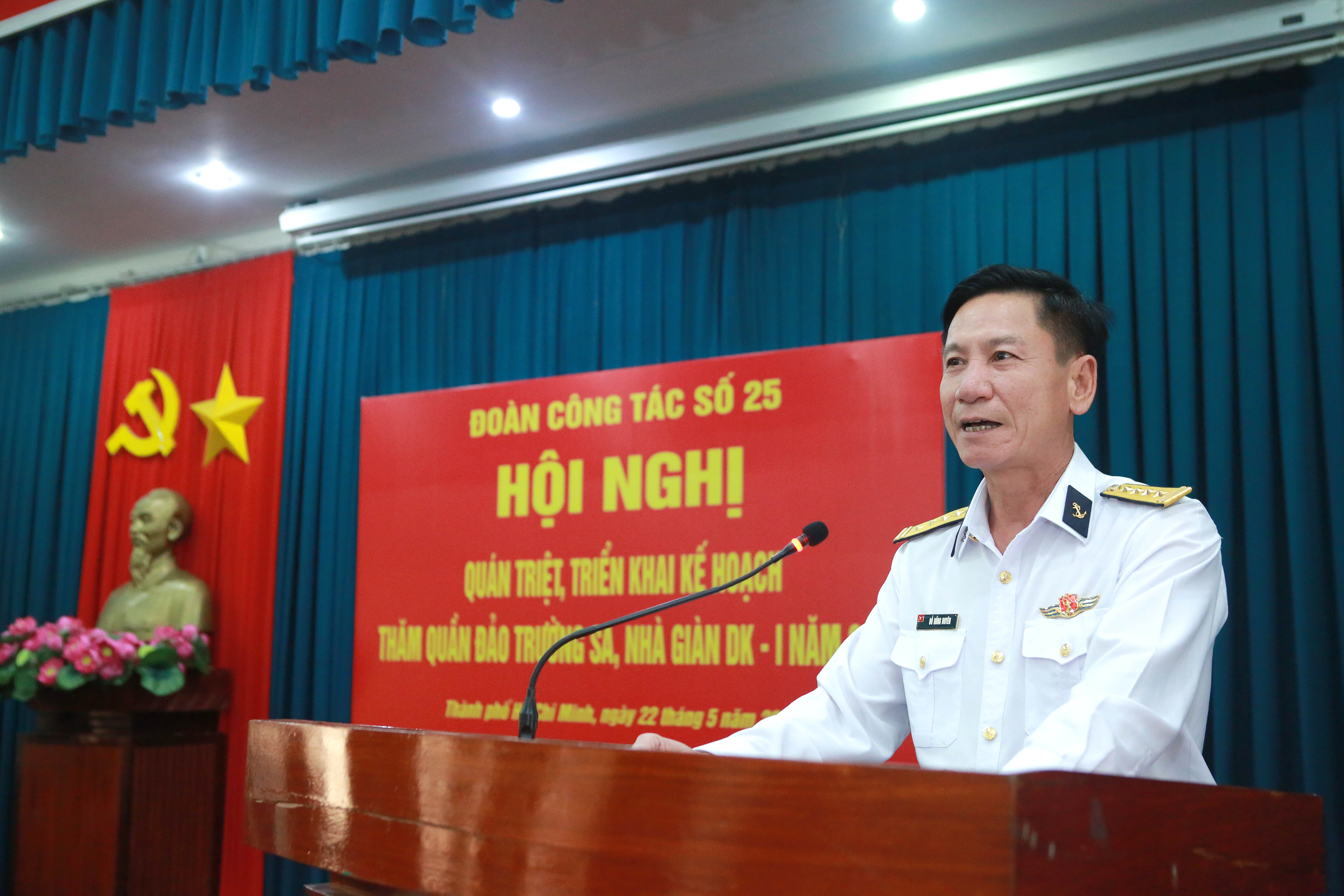 Đoàn công tác báo chí thăm Trường Sa nhân kỷ niệm 100 năm Báo chí cách mạng Việt Nam