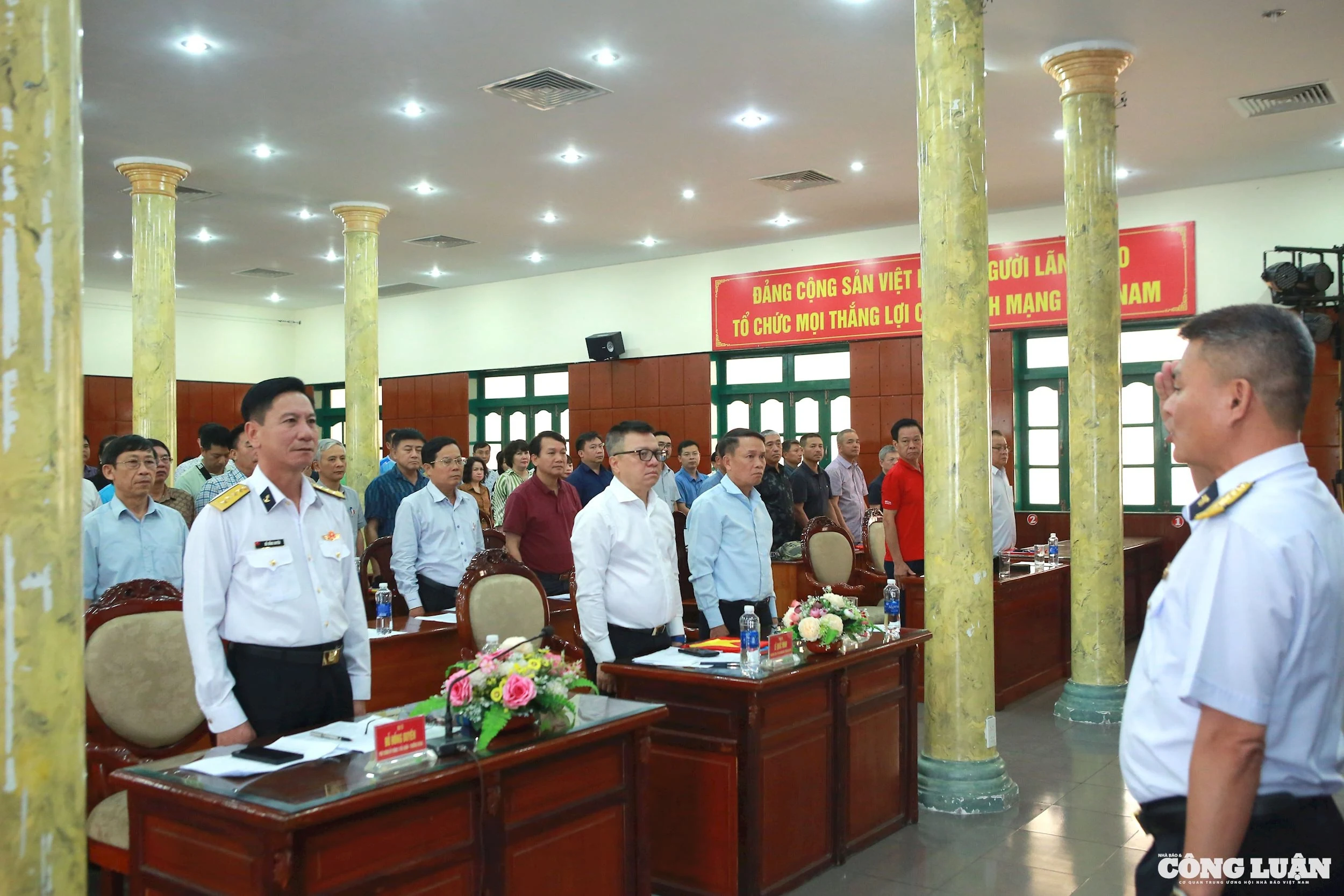 Đoàn công tác báo chí thăm Trường Sa nhân kỷ niệm 100 năm Báo chí cách mạng Việt Nam
