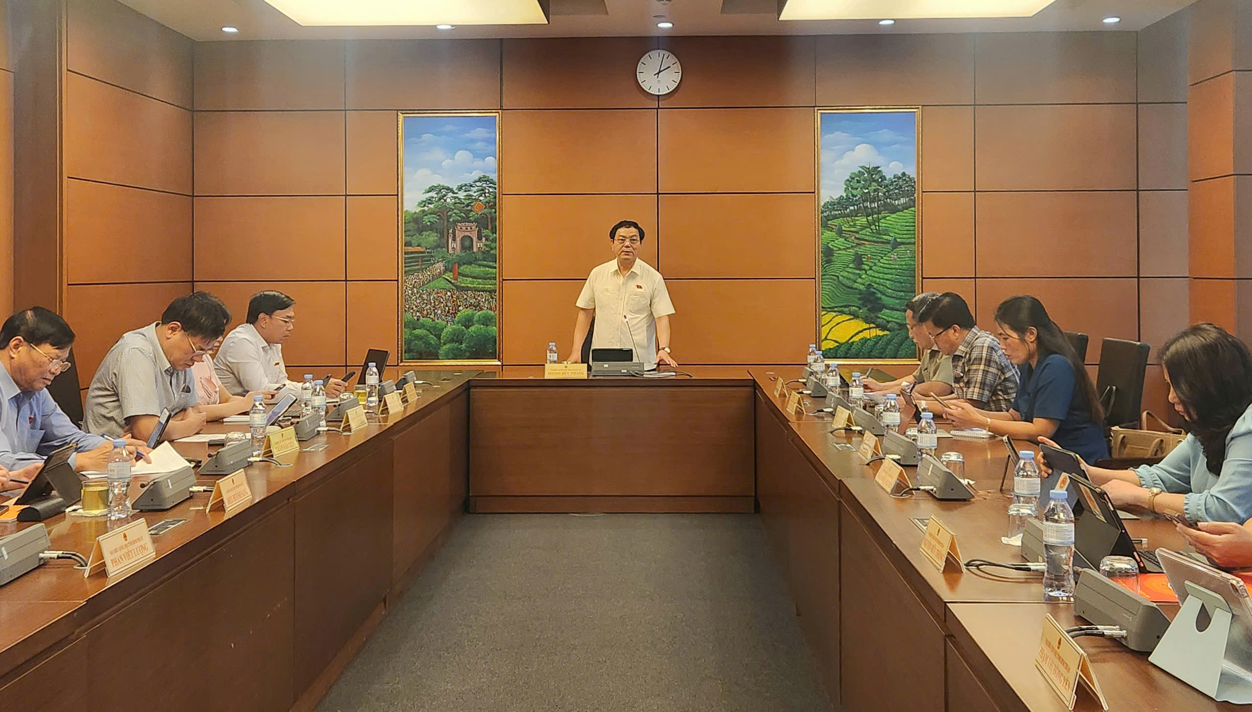 Đại biểu Quốc hội tỉnh Quảng Trị tham gia ý kiến thảo luận tại tổ