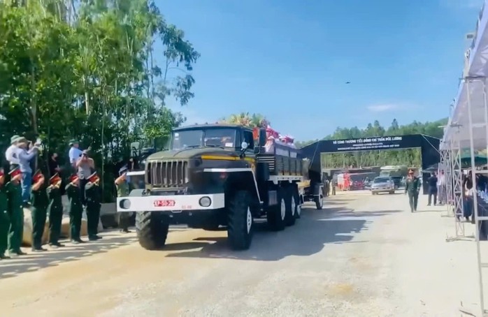 Xúc động lễ an táng nguyên Chủ tịch nước Trần Đức Lương