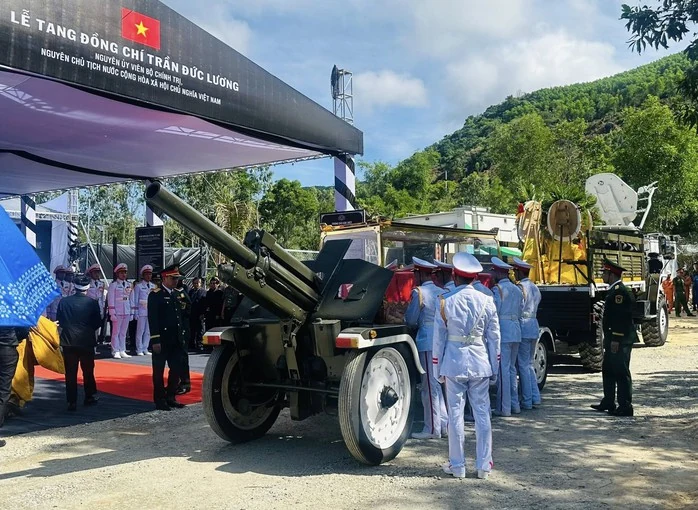 Xúc động lễ an táng nguyên Chủ tịch nước Trần Đức Lương