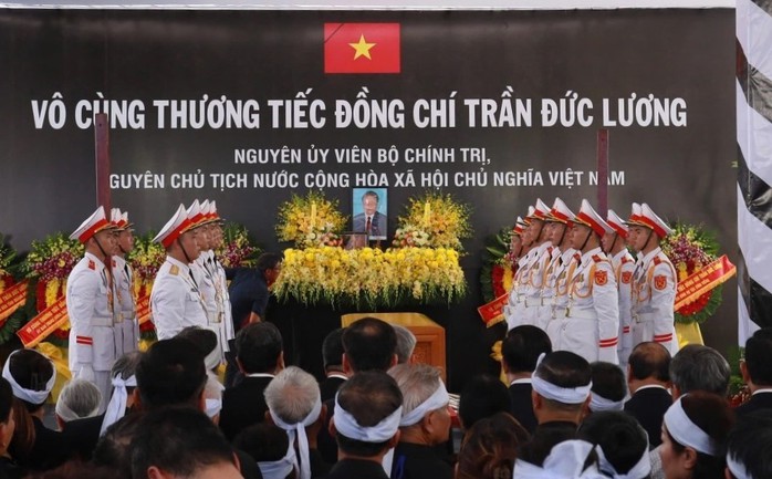 Xúc động lễ an táng nguyên Chủ tịch nước Trần Đức Lương