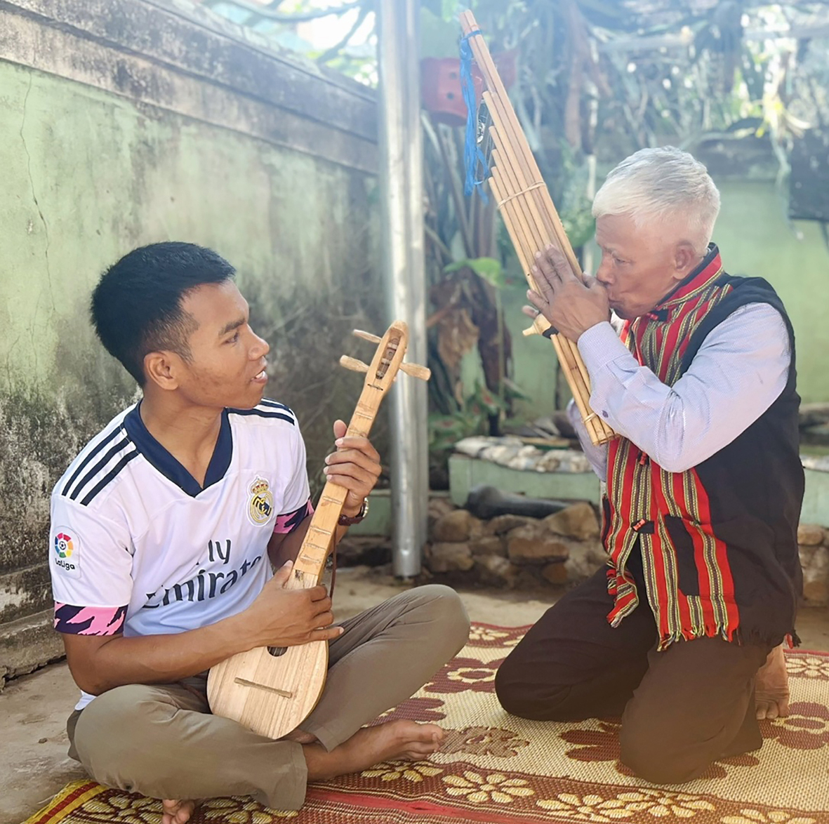 Già làng Hồ Văn Hảo nỗ lực bảo tồn văn hóa truyền thống