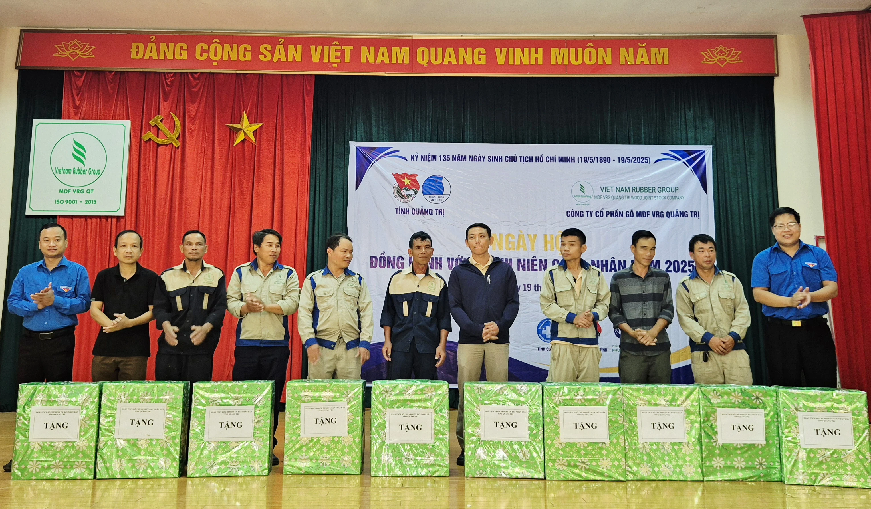 Hơn 100 công nhân lao động được khám bệnh, cấp thuốc miễn phí