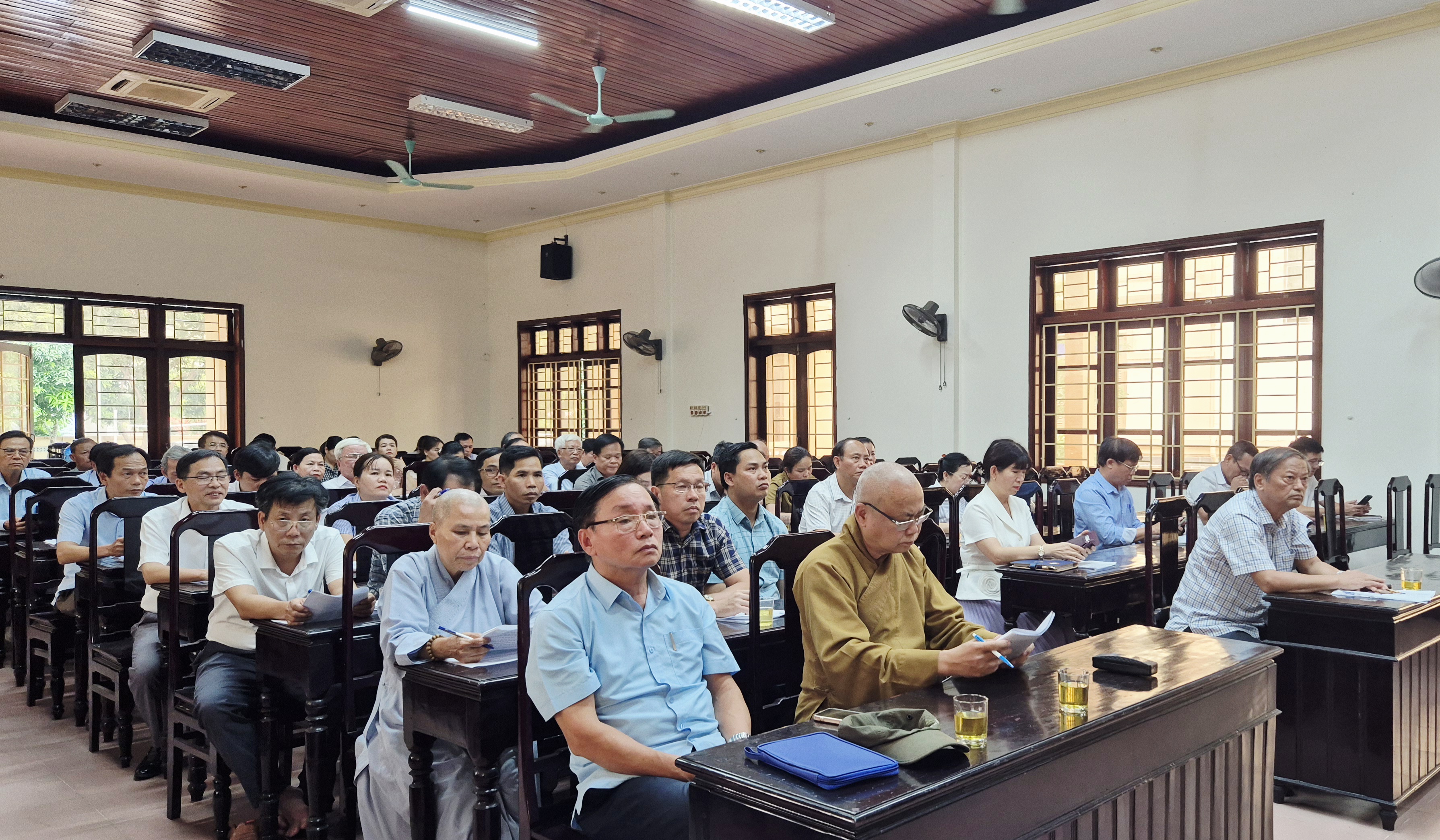 Lấy ý kiến dự thảo Nghị quyết sửa đổi, bổ sung một số điều của Hiến pháp nước CHXHCN Việt Nam năm 2013