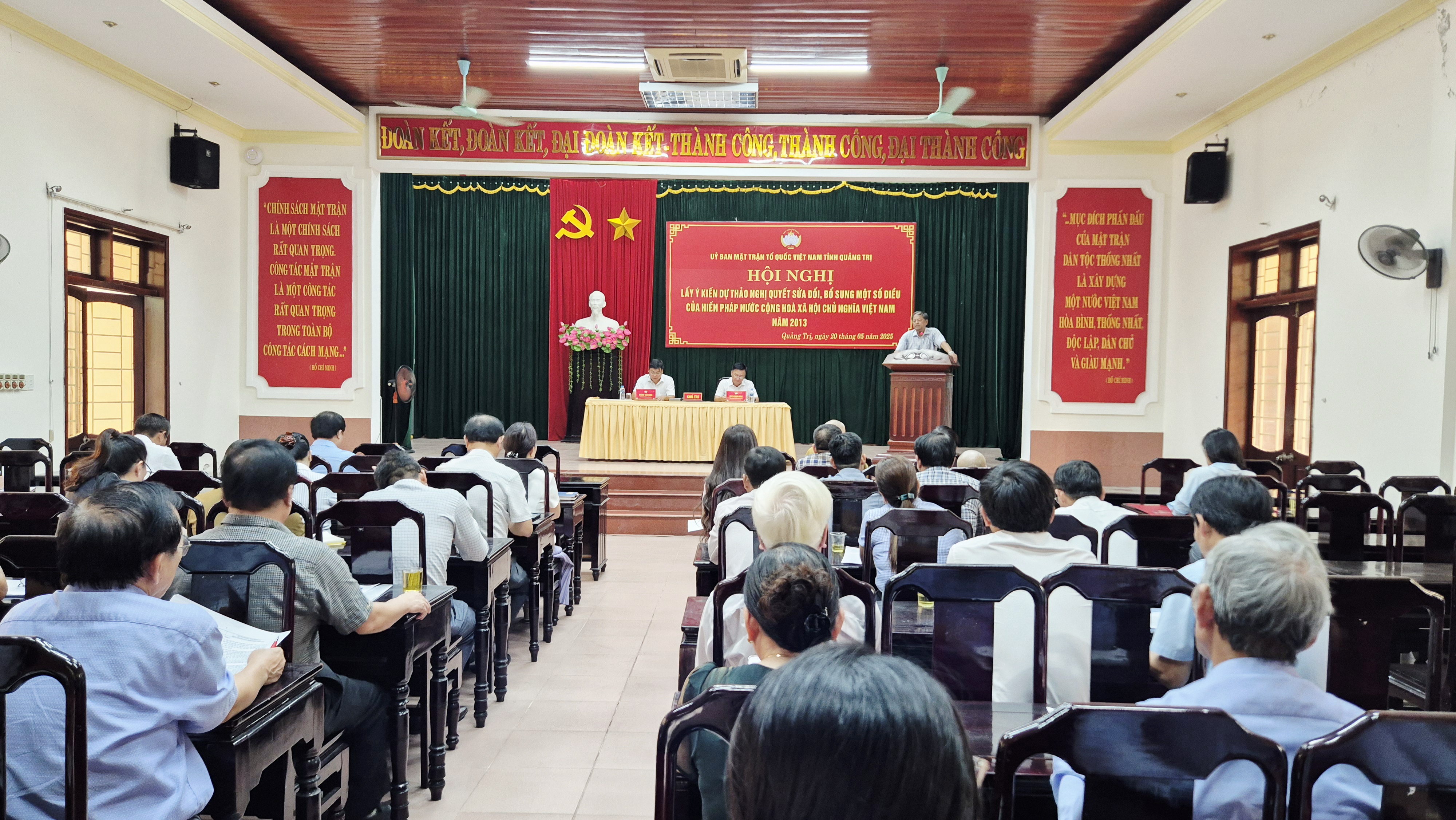Lấy ý kiến dự thảo Nghị quyết sửa đổi, bổ sung một số điều của Hiến pháp nước CHXHCN Việt Nam năm 2013