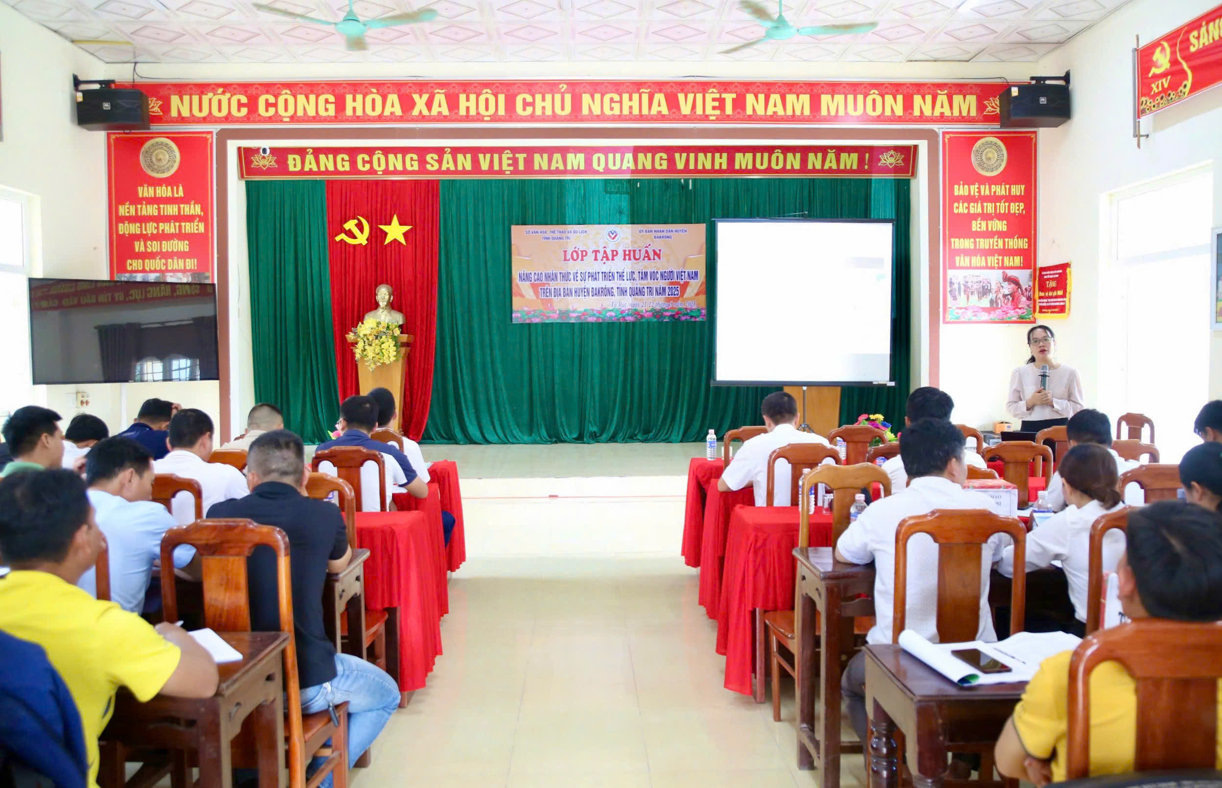 Tập huấn nâng cao nhận thức về sự phát triển thể lực, tầm vóc người Việt Nam