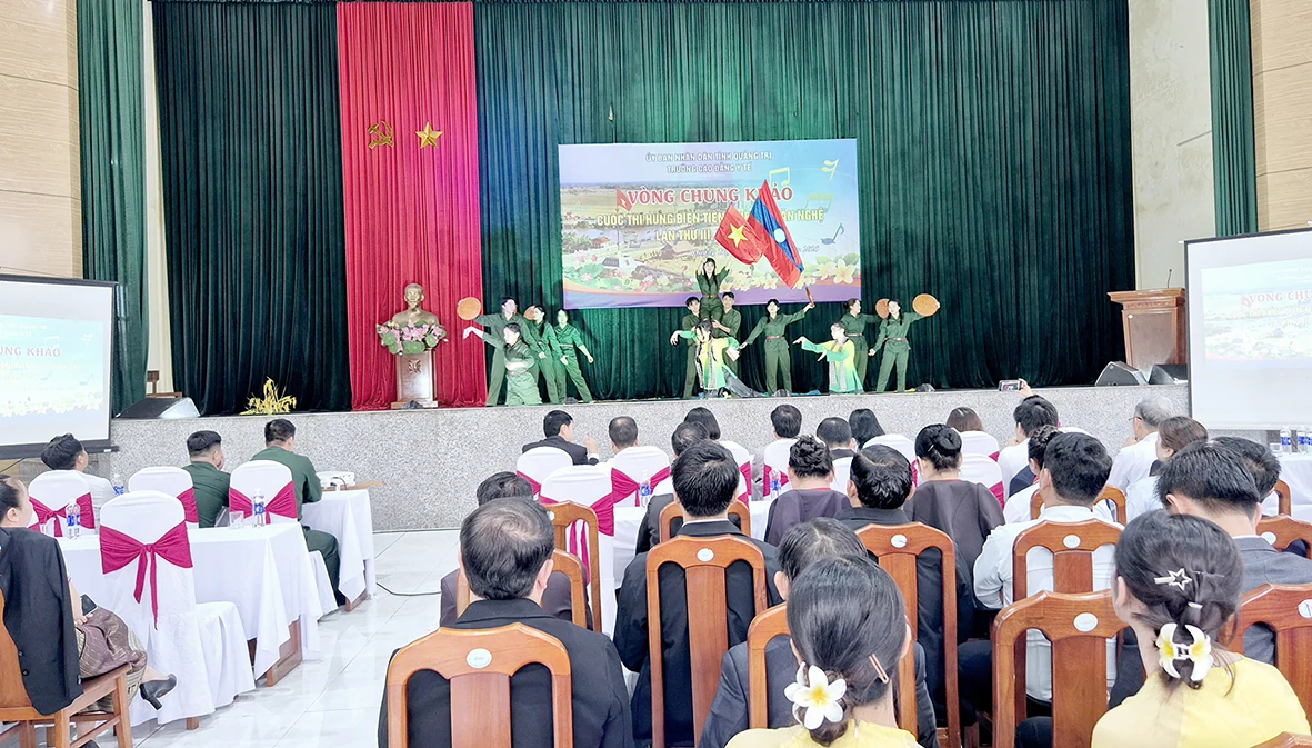 Lan tỏa tình yêu tiếng Việt đến với người Lào