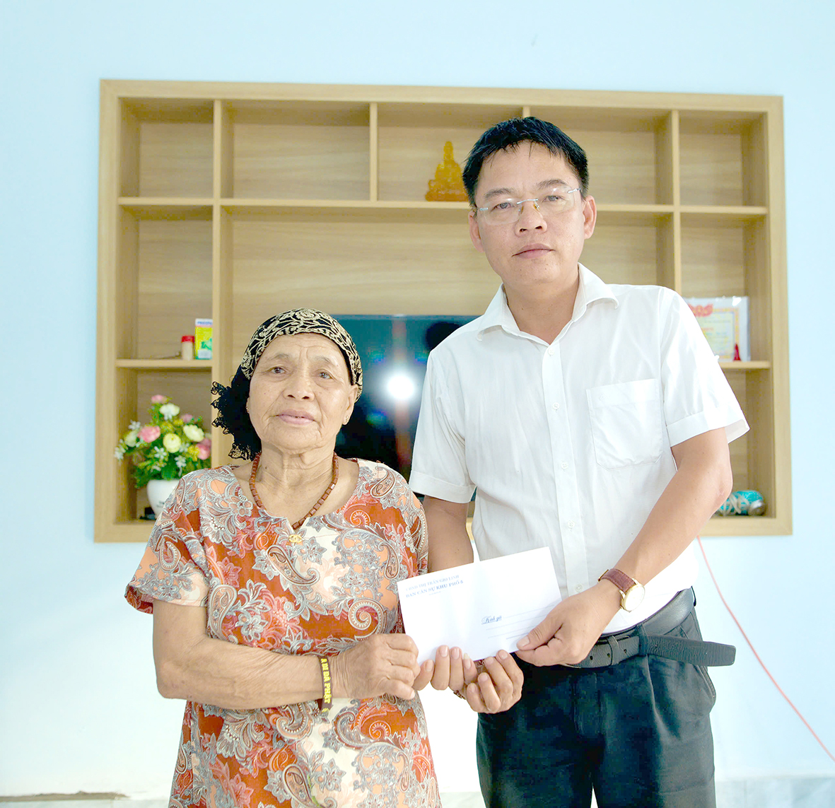 Người cán bộ tận tụy vì cộng đồng
