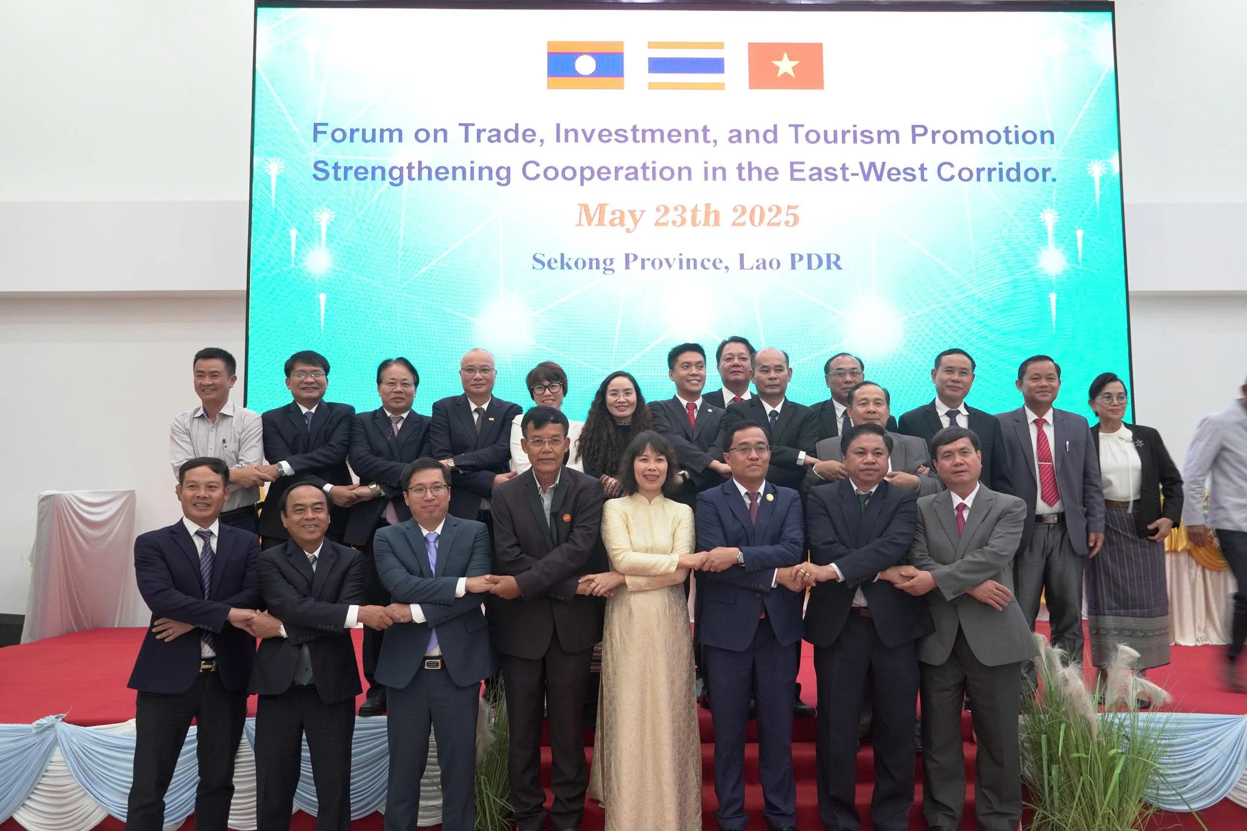 Tỉnh Quảng Trị tham dự Diễn đàn xúc tiến Thương mại, Đầu tư và Du lịch tại tỉnh Sekong (Lào)