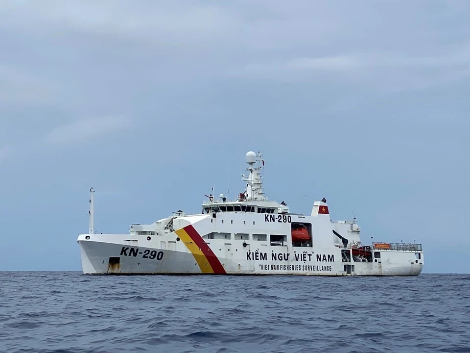 Trường Sa, bình yên và sóng ngầm...