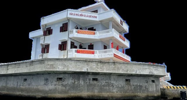 Trường Sa, bình yên và sóng ngầm...